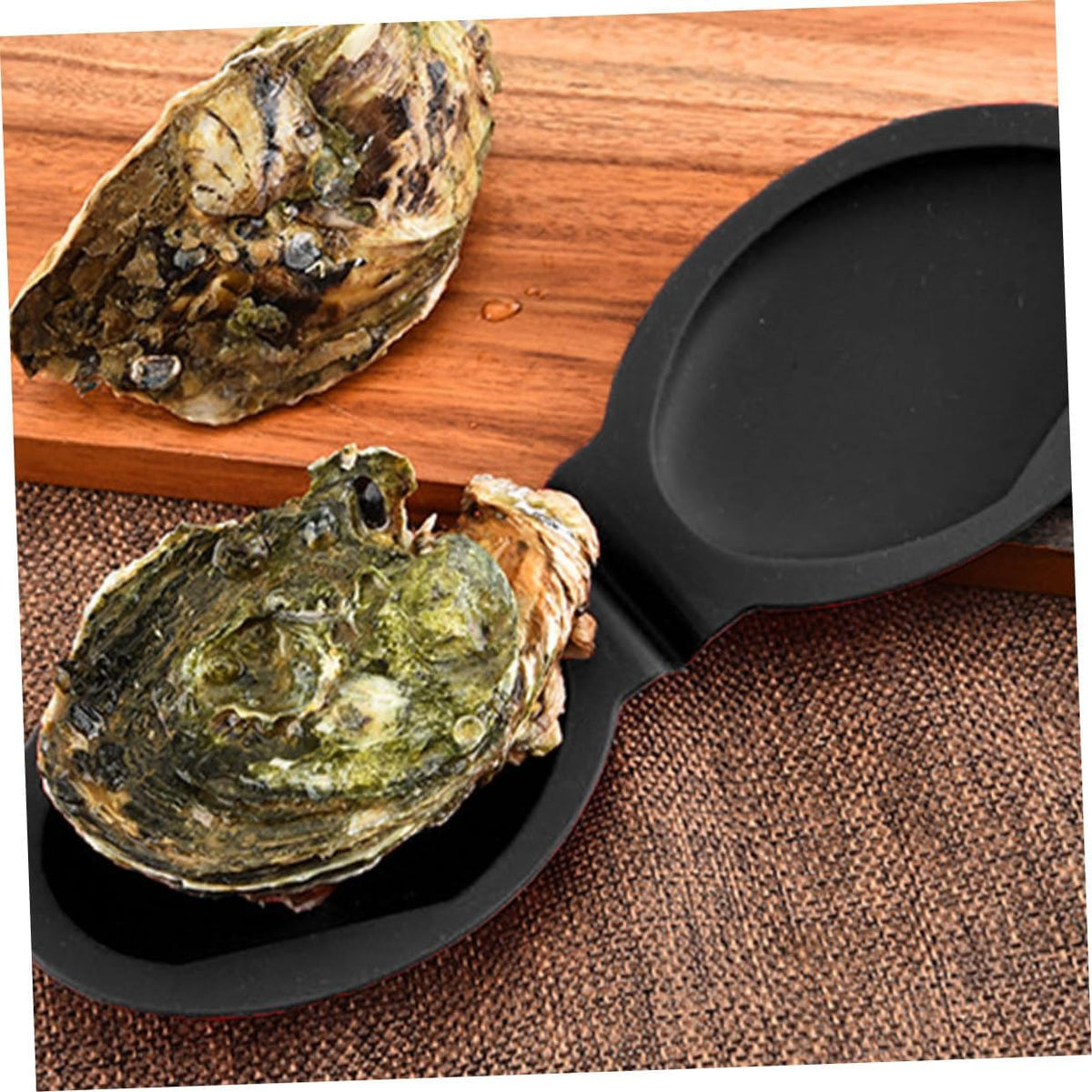 Oyster Shucking Hand Clip Oyster Opener Tool Silicone Holder for Shellfish Open Tool Non-Slip Seafood Opener Holder Ergonomic Kitchen Utensil for Bbq Picnic Dinner Travel