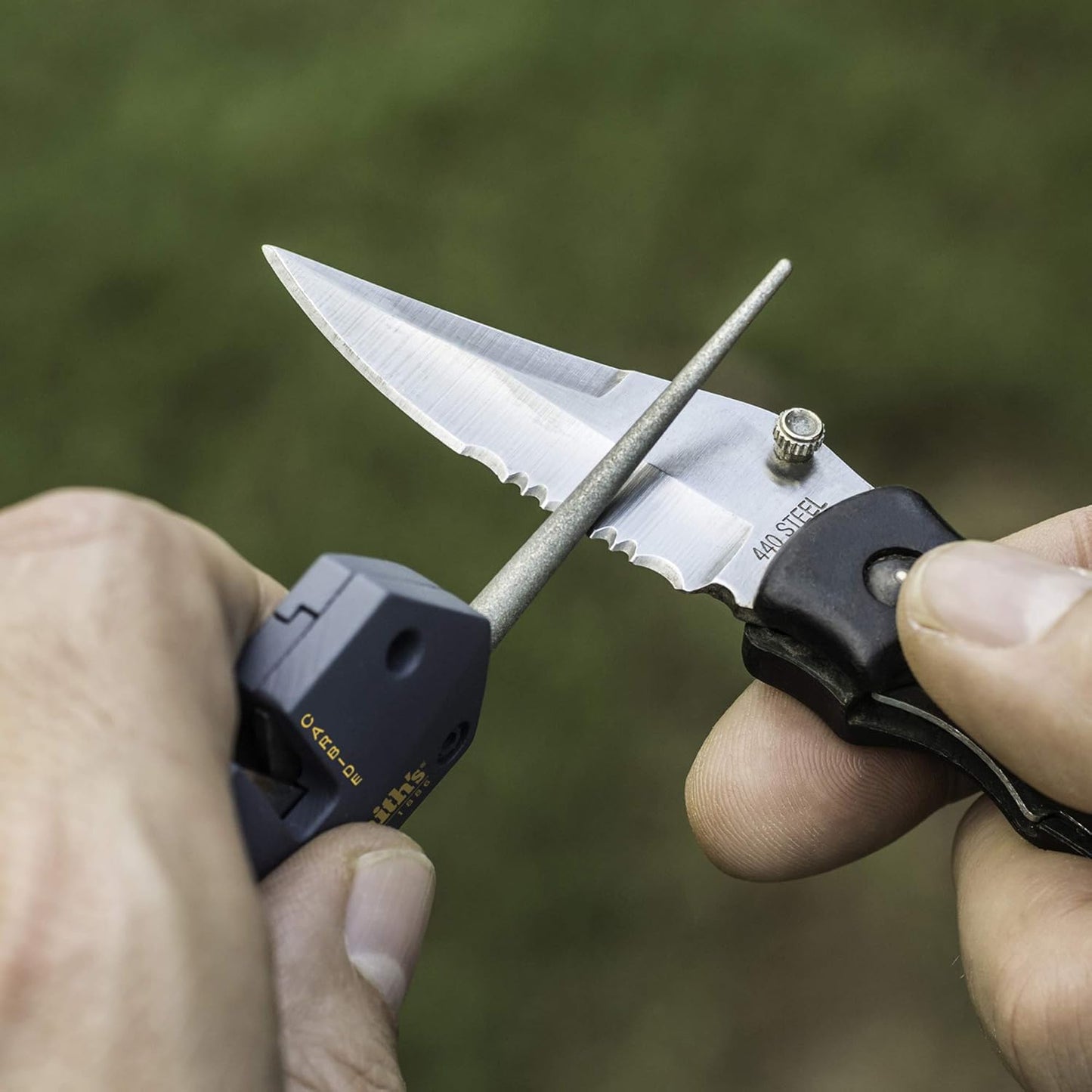 Smith’s Pocket Pal Tactical Knife Sharpener - 2 Stage Sharpener & Diamond Sharpening Rod - Pocket Clip - Outdoor Hunting Knife & Hook Sharpener - Compact & Lightweight