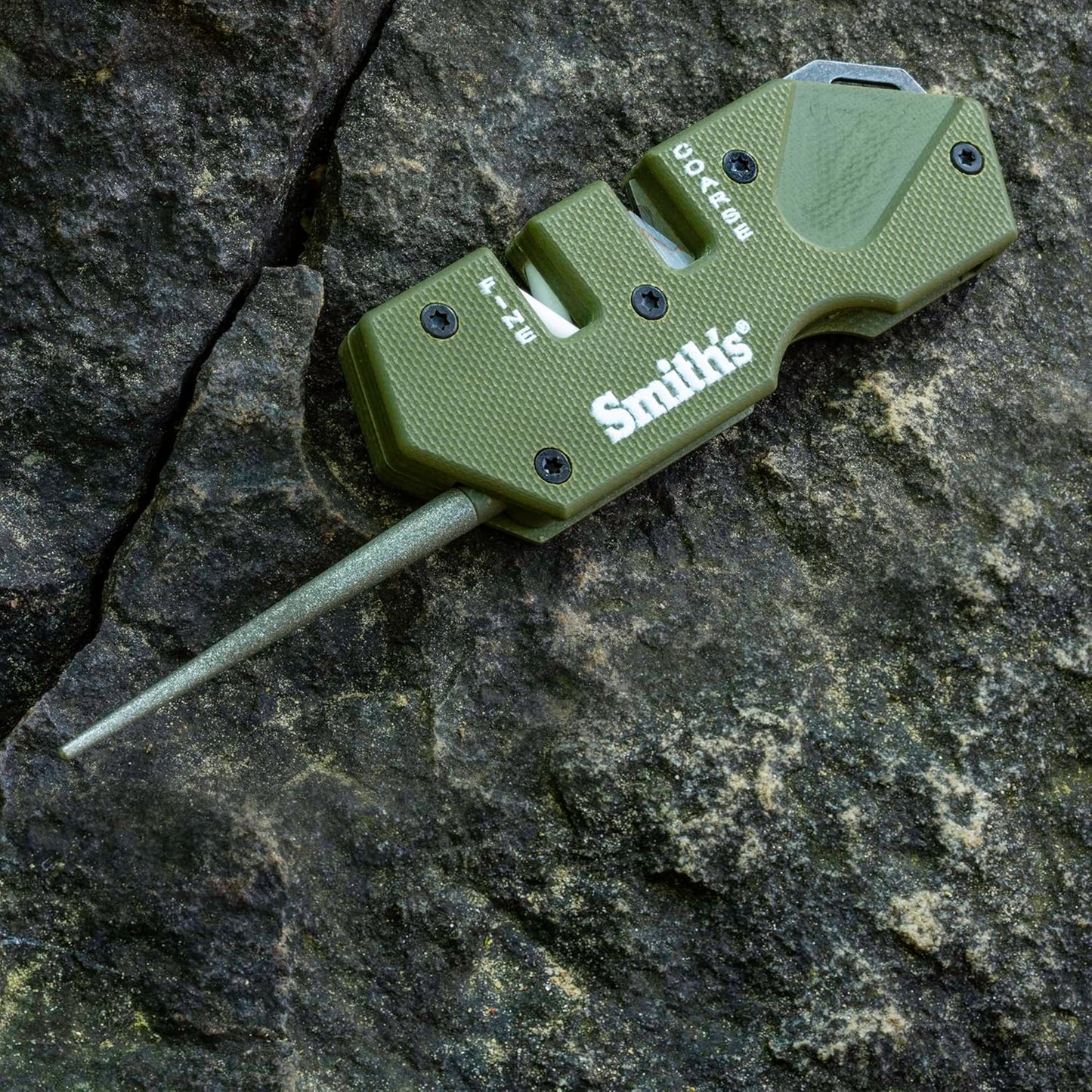 Smith’s Pocket Pal Tactical Knife Sharpener - 2 Stage Sharpener & Diamond Sharpening Rod - Pocket Clip - Outdoor Hunting Knife & Hook Sharpener - Compact & Lightweight