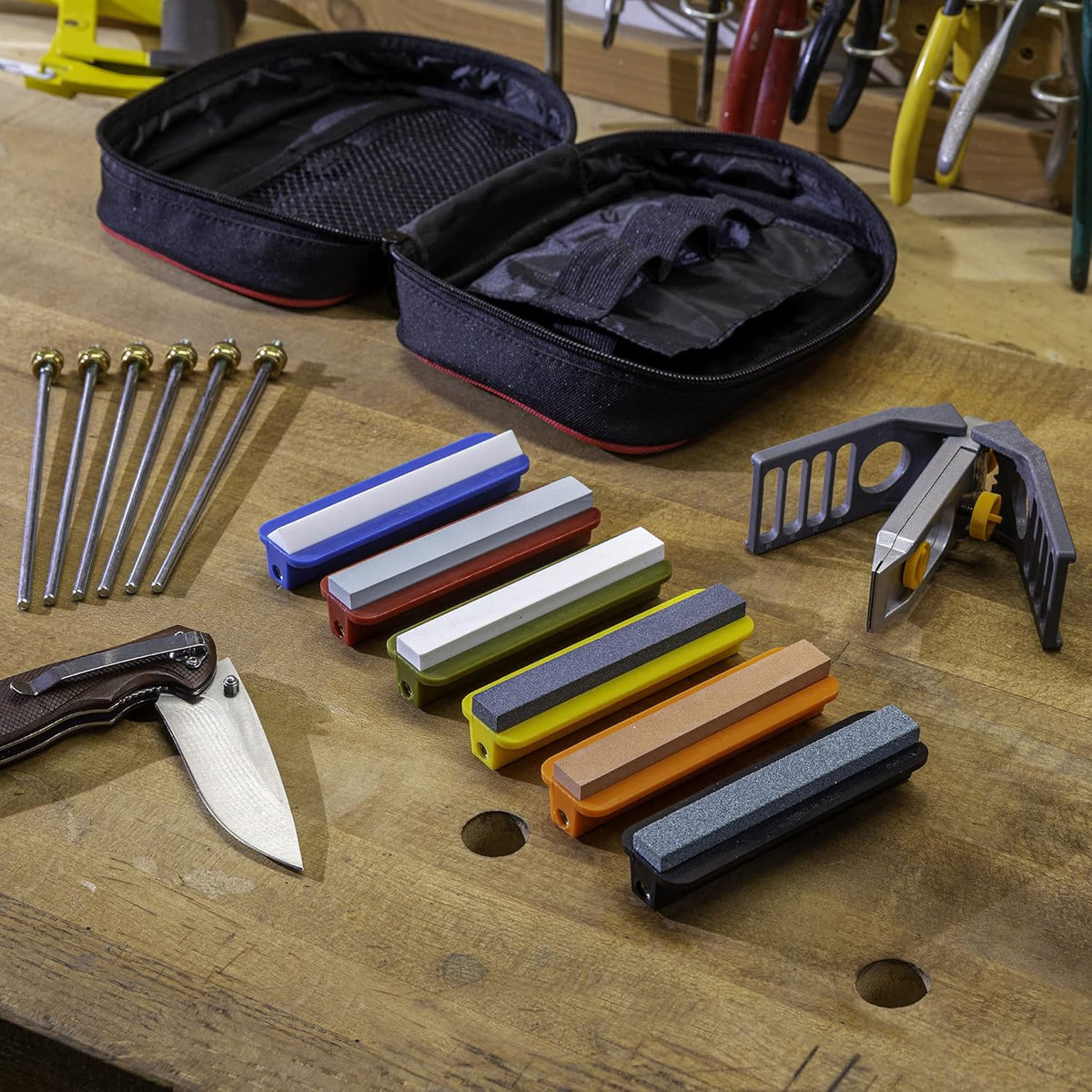 Smith’s 51321 Precision Sharpening Kit – 6 Sharpening Stones – Straight + Serrated Knives – Sharpen Hooks, Kitchen, Hunting, Fishing + Pocket Knives – Angle Guide – Portable Kit w/Storage Pouch