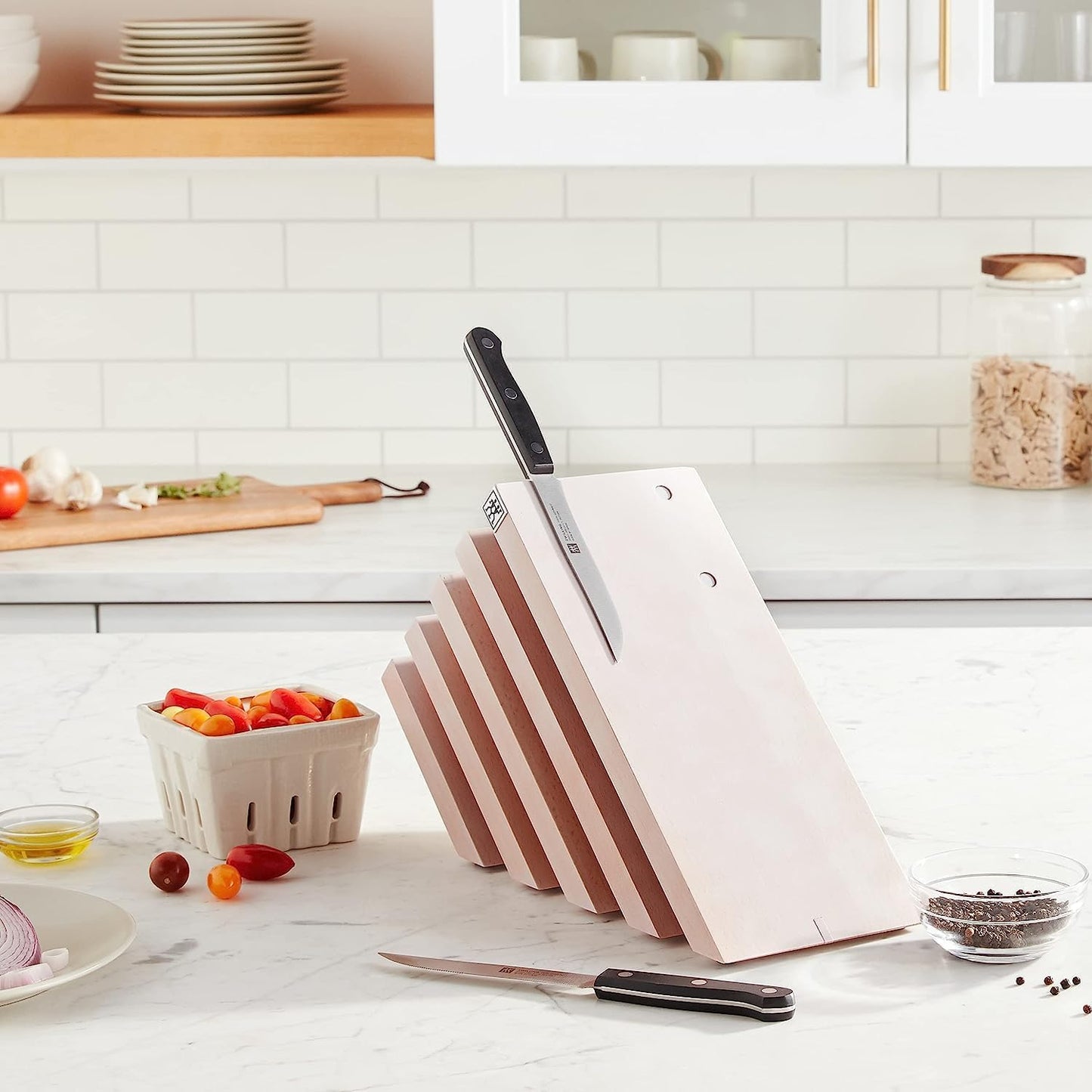 Round Magnetic Knife Block, Made in Italy, Natural Beechwood Kitchen Knife Holder, Contemporary Countertop Storage