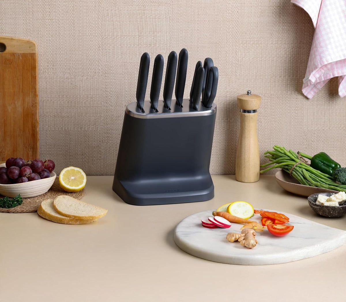 6 Piece Knife Set with Block, 6 Piece Set, 5 Kitchen Knives, 1 Block, Sharp Japanese Stainless Steel, Non Slip Base, Includes Paring, Serrated Paring,Chef Carving and Bread Knife