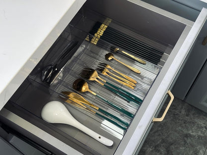 Silverware Drawer Organizer Tray for Kitchen,Expandable Utensil Tray Multipurpose Drawer Dividers Adjustable Cutlery and Flatware Holder,Plastic Spoon Forks Knives Holder Storage Divider,Clear-M