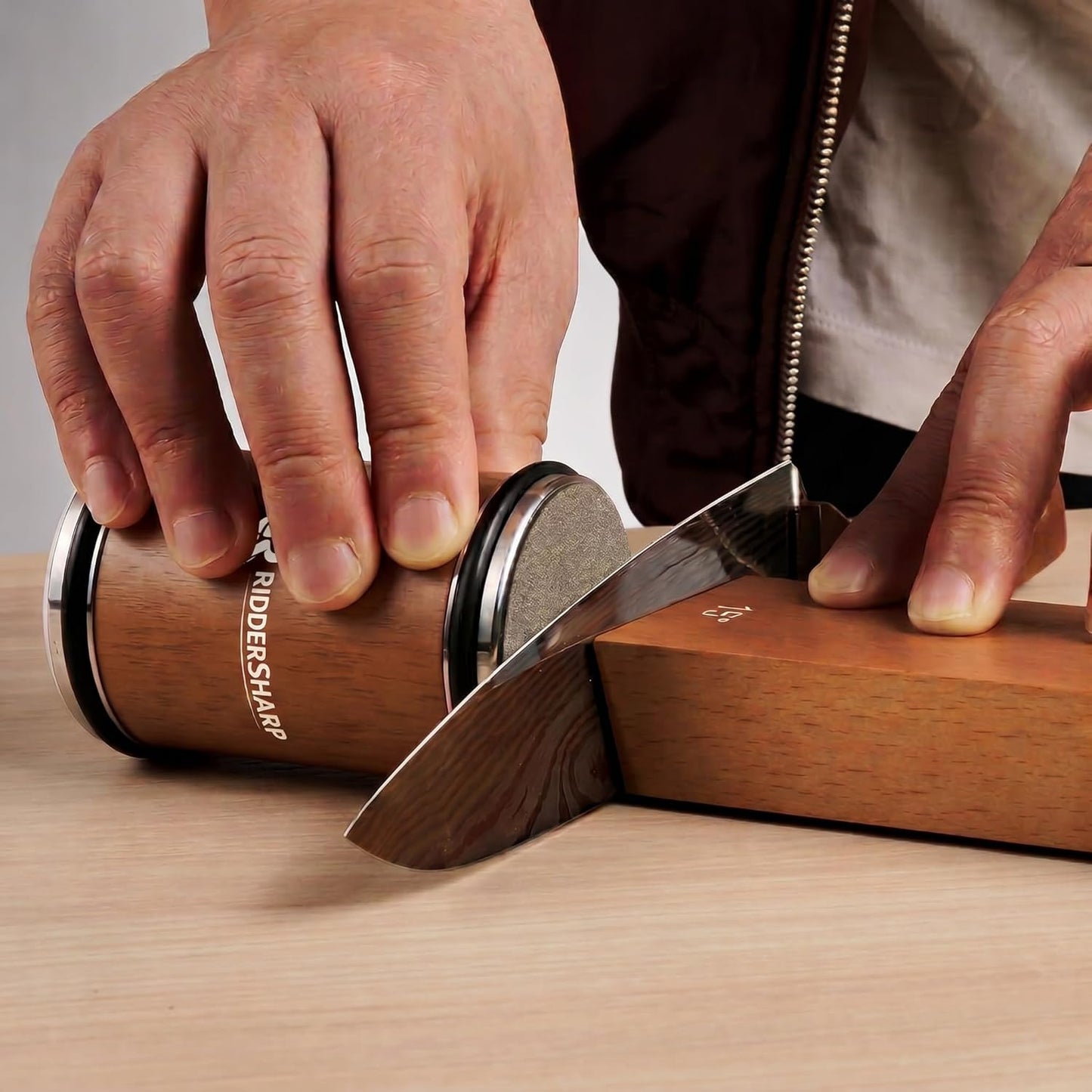 Rolling Knife Sharpener Tool with 15° & 20° Magnetic Angle Guide, Diamond & Ceramic Discs,Easy Manual Knife Sharpening Kit for Kitchen & Outdoor Knives, Durable Wood Design (Brown Finish)
