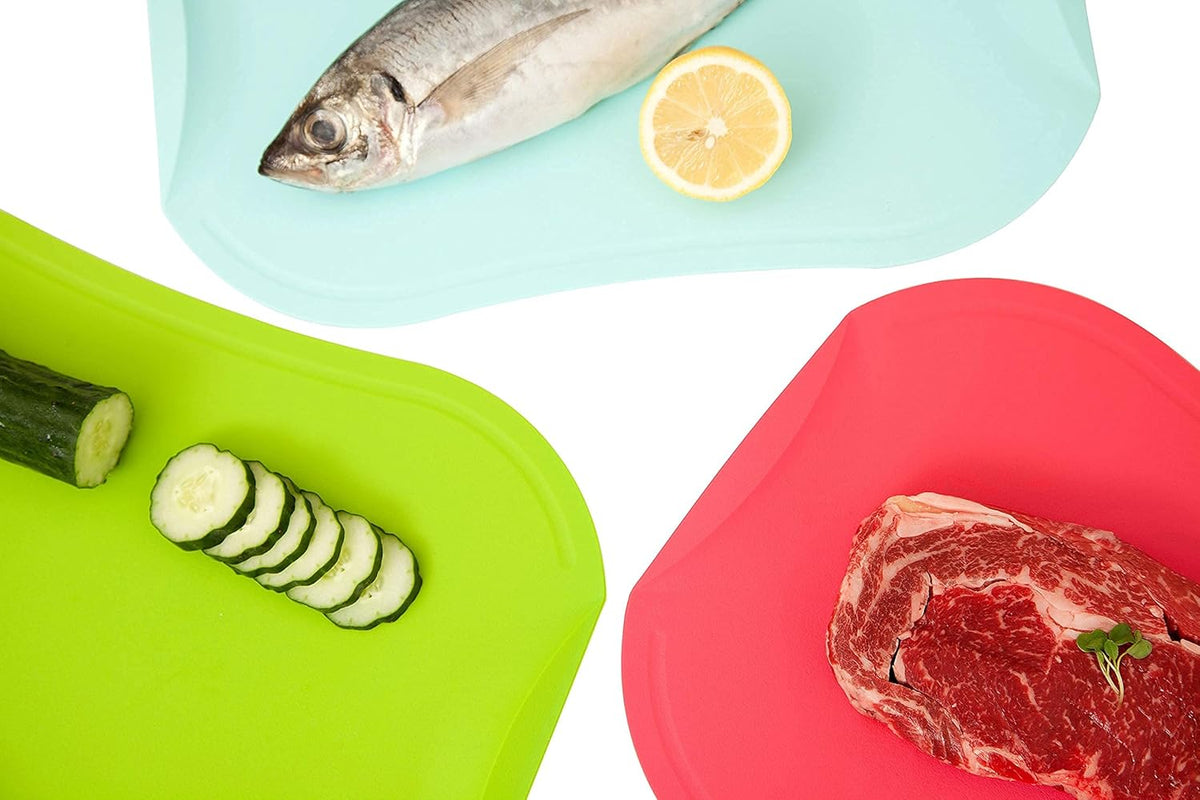 é Non-Scratch Flexible Cutting Board Parent (Khaki green, Small (11.2" x 7.8"))