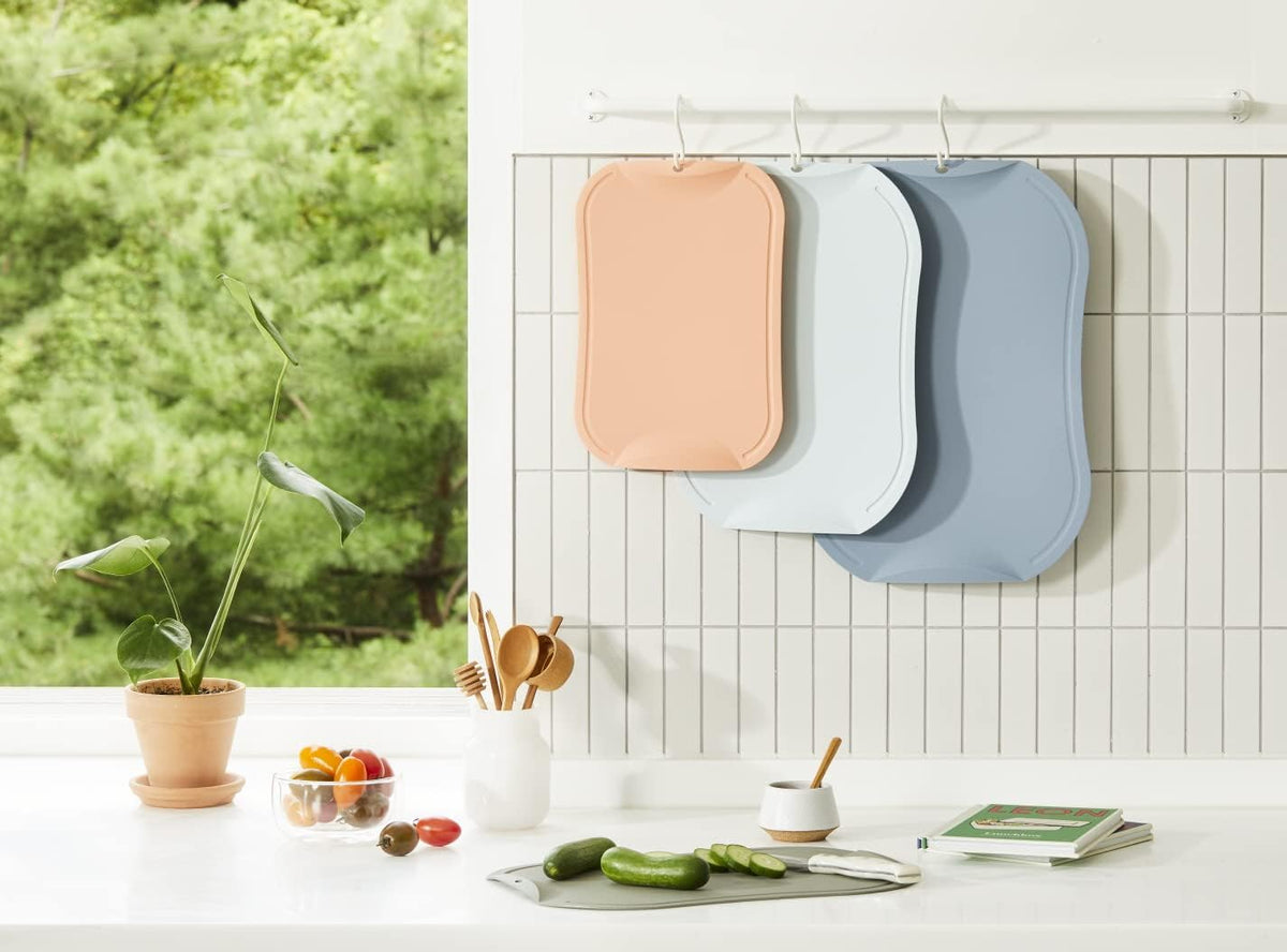 é Non-Scratch Flexible Cutting Board Parent (Khaki green, Small (11.2" x 7.8"))