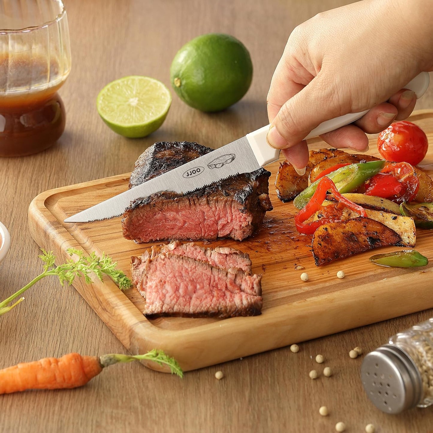 Steak Knives Set of 8, Serrated Steak Knives Set of 4 for Black and 4 for White, Dishwasher Safe (Unique Pattern)