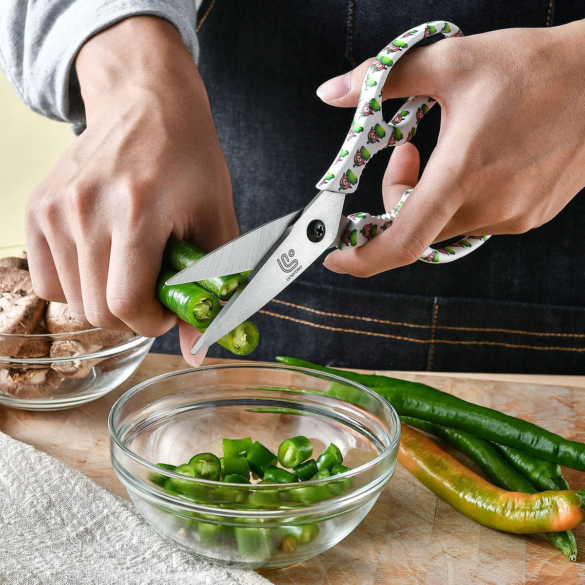 Kitchen Scissors All Purpose Kitchen Shears with Magnetic Holder, Heavy Duty Scissors Shears Dishwasher Safe, Come Apart Food Scissors for Meat, Poultry, Cooking, BBQ, Vegetable, Herbs, Black