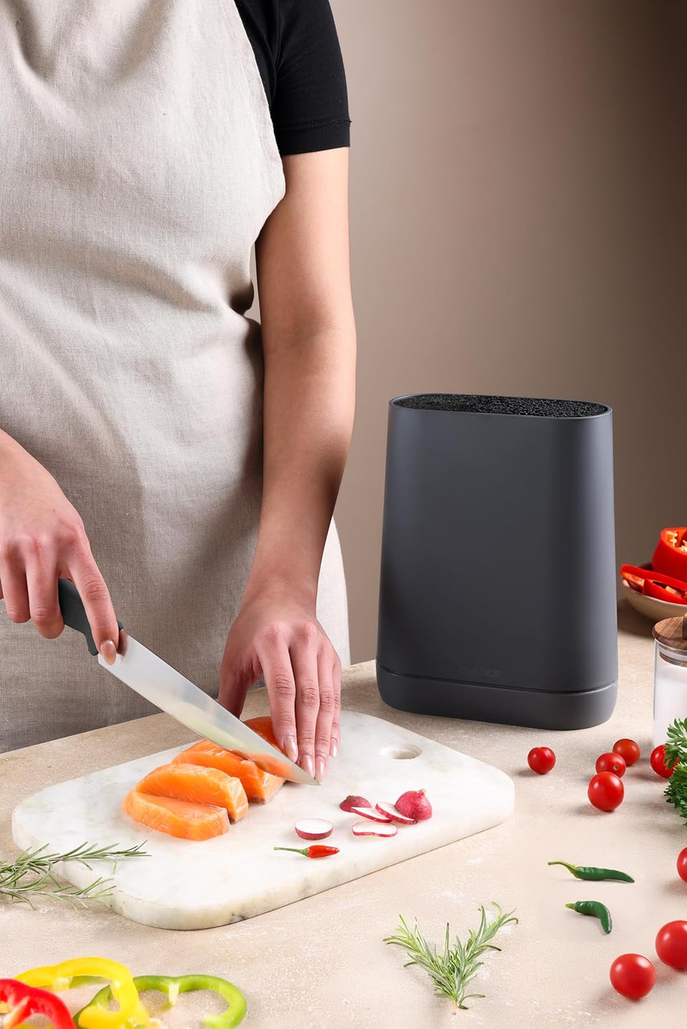Universal Knife Block with Flexible Bristle Insert, Countertop Knife Holder for up to 5 Knives, Non-Slip Base, Removable Insert, Wheat Straw Kitchen Storage