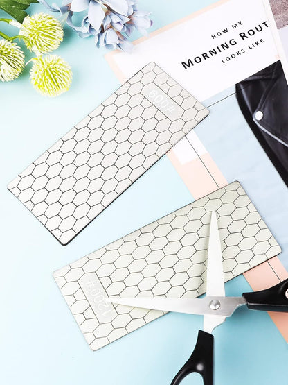 2PCS Diamond Sharpening Stone, Knife Sharpener Stone Whetstone Honeycomb Surface Diamond Sharpener Plate with Non-slip Base for Pocket Knives Scissors, Outdoor Kitchen Tools (600/1200 Grit)