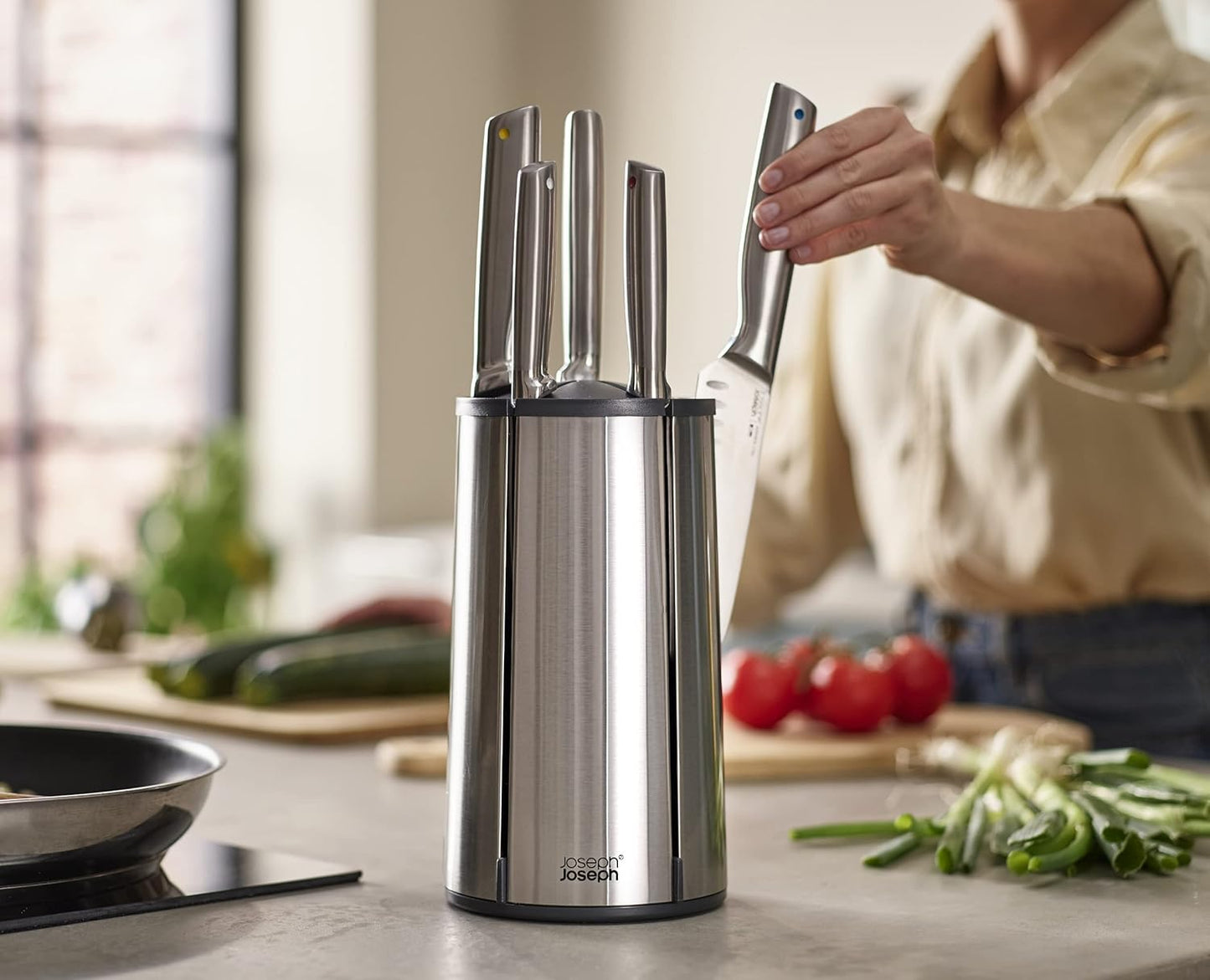 Elevate - Steel Knives Carousel 5-Piece Set with Rotating Stainless-Steel Knife Block, Japanese Stainless-Steel Blades, Fingerprint-Proof Coating and Non-Slip Base, Kitchen Accessories