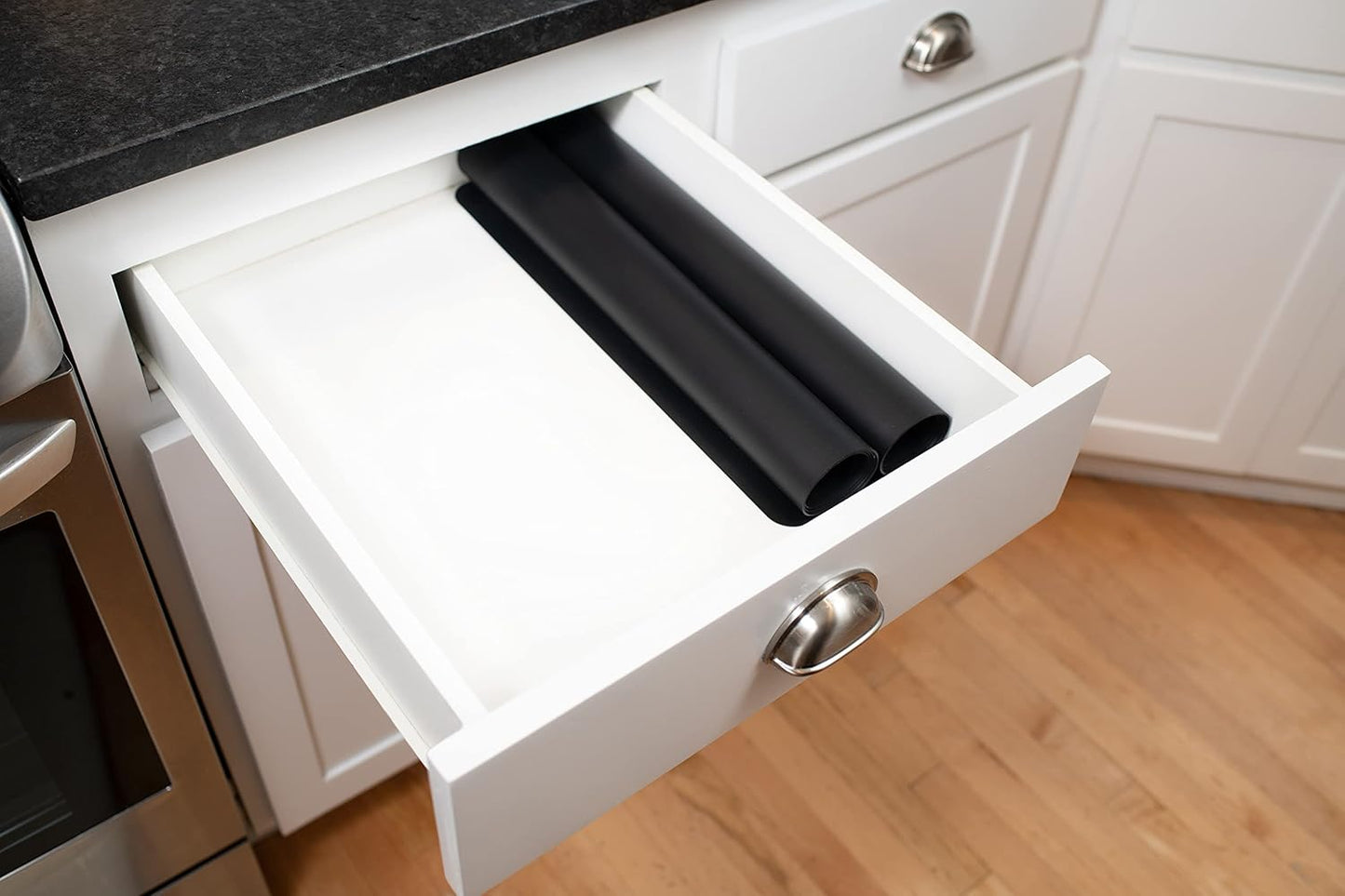 É, Set of 2, Extra Large, Thick, Silicone Mats for Kitchen Counter, Heat Resistant Mats, Countertop Protector, Non-Slip, Easy to Clean, 25 x 17 Inches x 1.4mm, Black