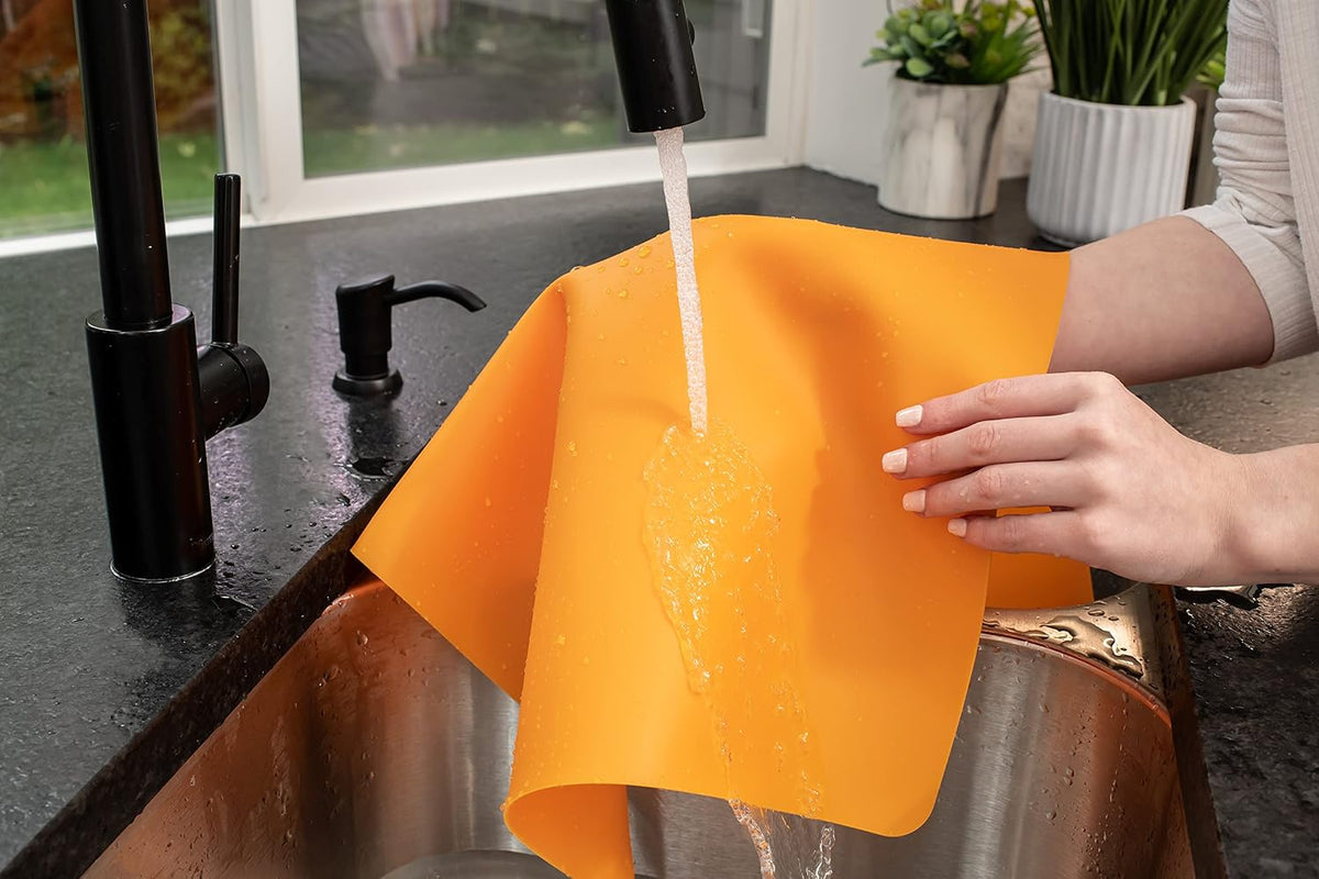 É, Set of 2, Extra Large, Thick, Silicone Mats for Kitchen Counter, Heat Resistant Mats, Countertop Protector, Non-Slip, Easy to Clean, 25 x 17 Inches x 1.4mm, Black