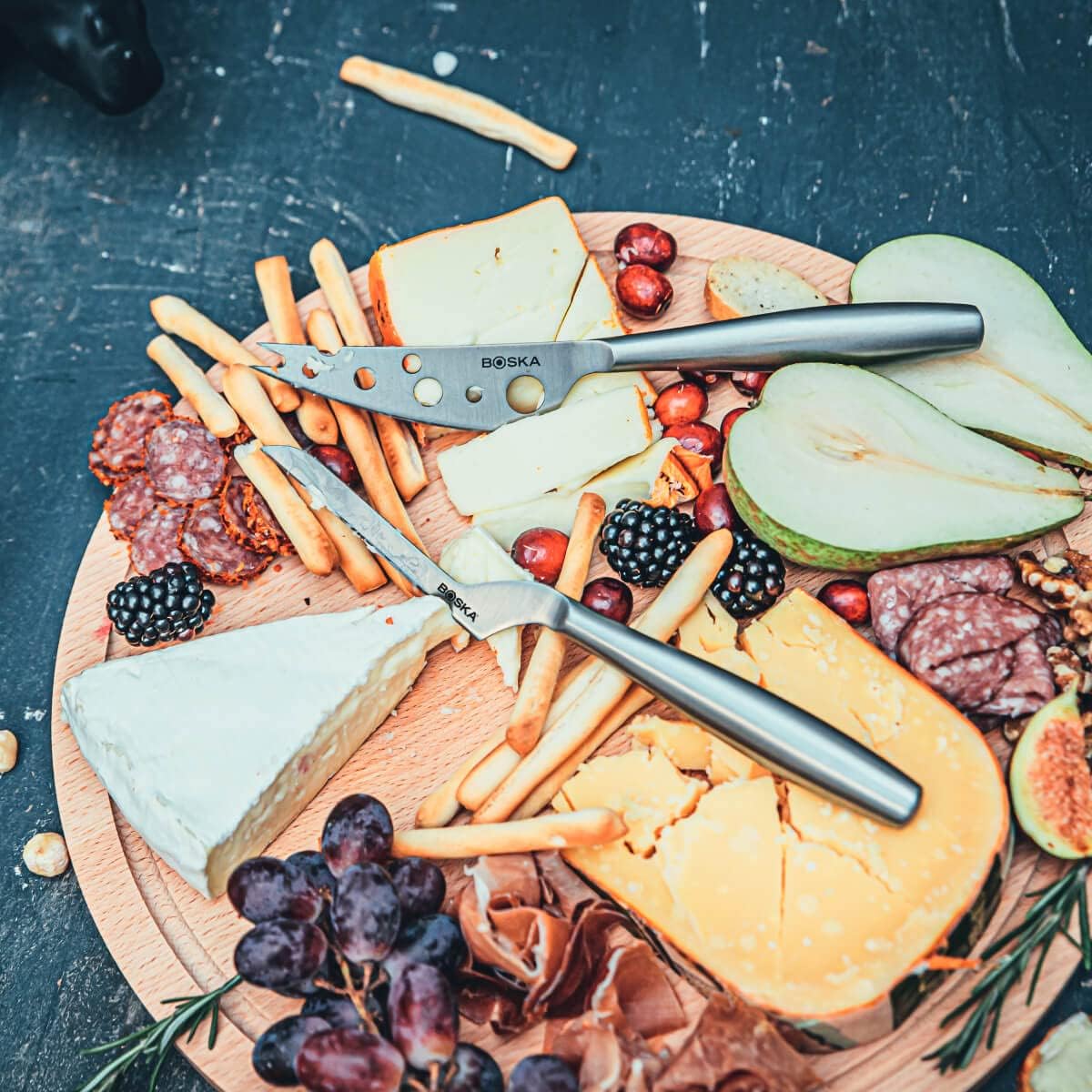 Stainless Steel Cheese Knife - Copenhagen Nr.2 for All Types of Cheese - Multi-Functional Cheese Slicer - Handheld Slicer - Silver Non-Stick - Dishwasher Safe - for Kitchen Cooking