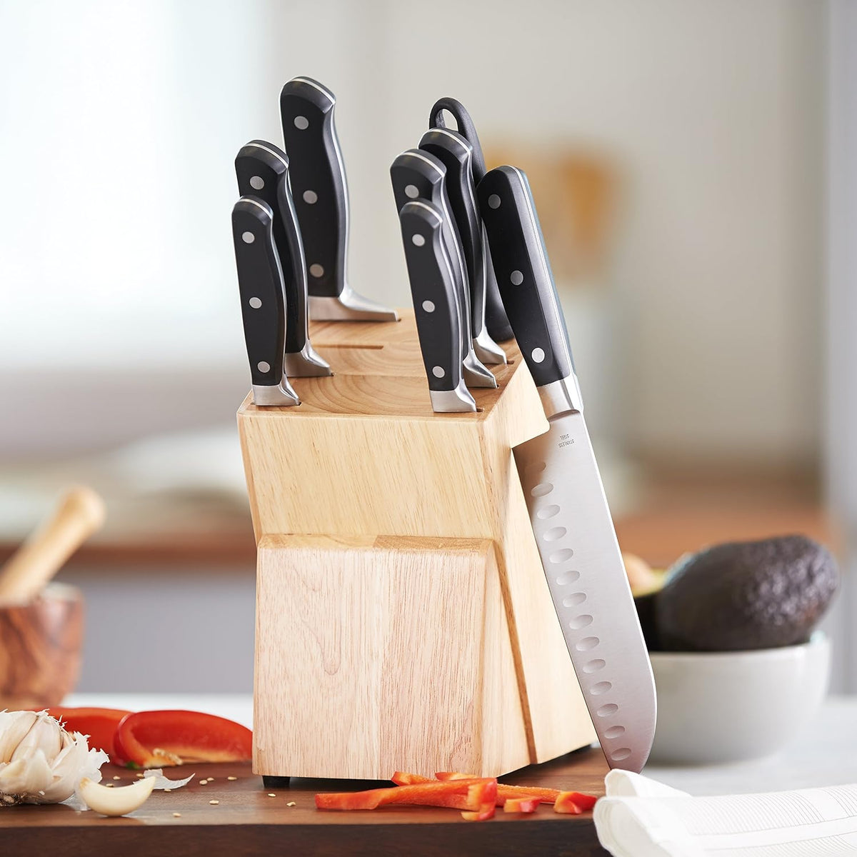 High-Carbon Stainless Steel Kitchen Knife Set with Ergonomic Handles, Full Tang Construction, Pine Wood Block, Black