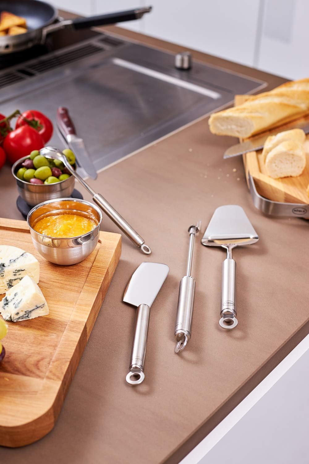 Rösle Stainless Steel Oyster Knife, 6.6-inch
