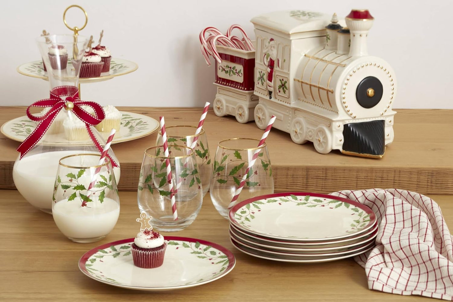 Serveware, Hosting The Holidays Cheese Plate & Knife Set, Service for 1, Ivory Porcelain, Dishwasher Safe, 6.75 Inch Diameter, Christmas Decorations, Christmas Decor (White/Green/Red, 2 Pieces)