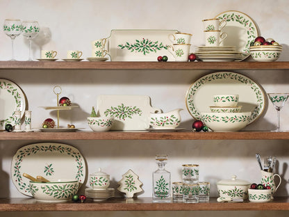 Serveware, Hosting The Holidays Cheese Plate & Knife Set, Service for 1, Ivory Porcelain, Dishwasher Safe, 6.75 Inch Diameter, Christmas Decorations, Christmas Decor (White/Green/Red, 2 Pieces)
