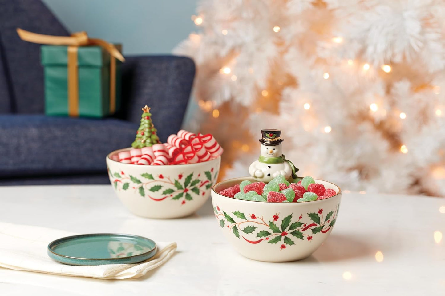 Serveware, Hosting The Holidays Cheese Plate & Knife Set, Service for 1, Ivory Porcelain, Dishwasher Safe, 6.75 Inch Diameter, Christmas Decorations, Christmas Decor (White/Green/Red, 2 Pieces)