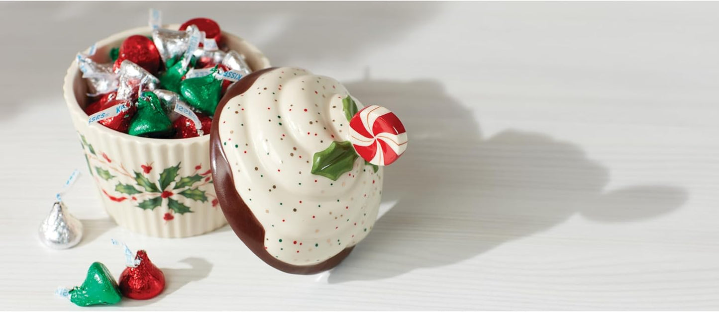 Serveware, Hosting The Holidays Cheese Plate & Knife Set, Service for 1, Ivory Porcelain, Dishwasher Safe, 6.75 Inch Diameter, Christmas Decorations, Christmas Decor (White/Green/Red, 2 Pieces)