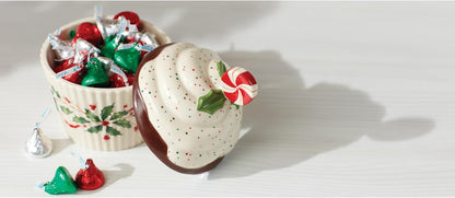 Serveware, Hosting The Holidays Cheese Plate & Knife Set, Service for 1, Ivory Porcelain, Dishwasher Safe, 6.75 Inch Diameter, Christmas Decorations, Christmas Decor (White/Green/Red, 2 Pieces)