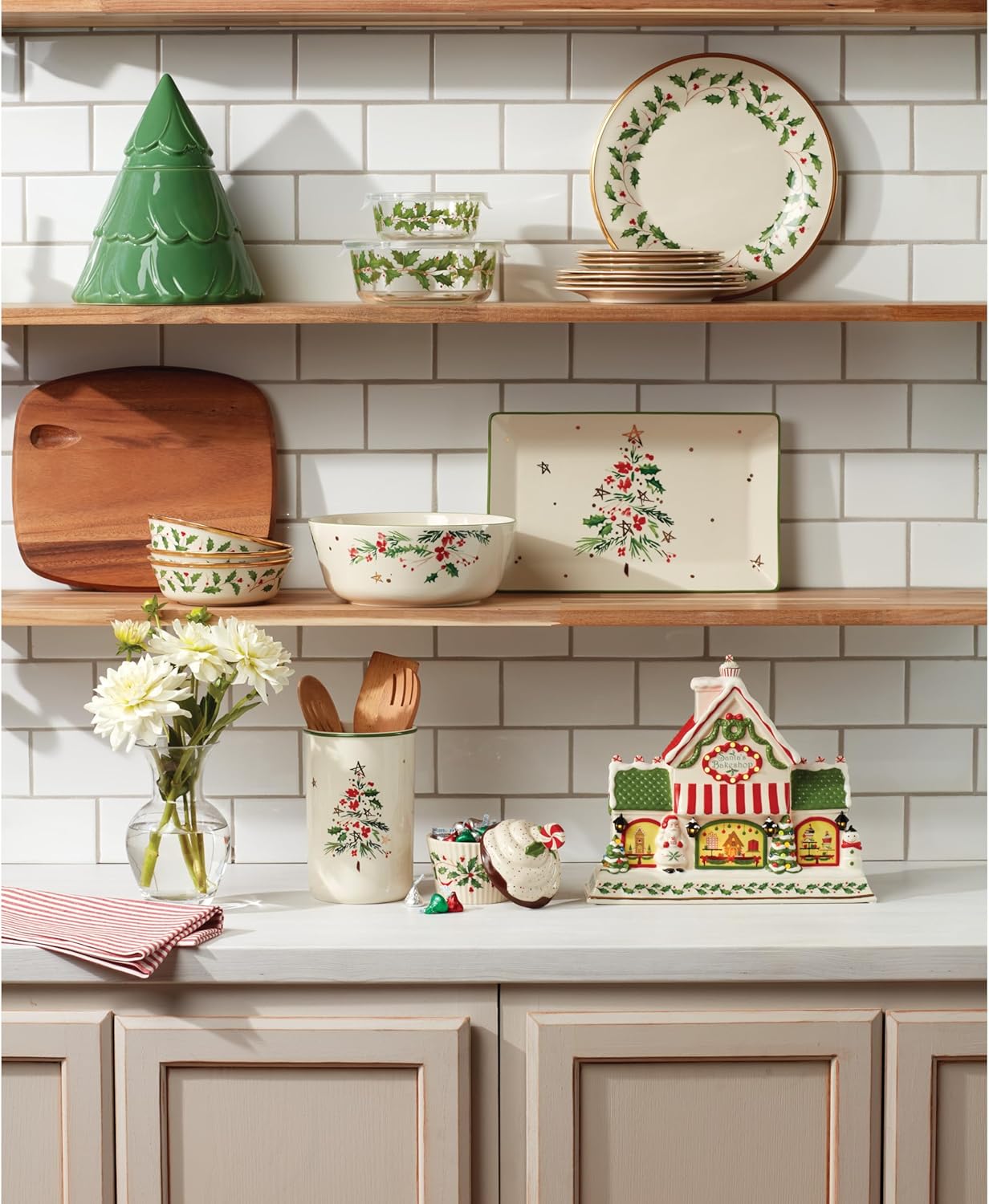 Serveware, Hosting The Holidays Cheese Plate & Knife Set, Service for 1, Ivory Porcelain, Dishwasher Safe, 6.75 Inch Diameter, Christmas Decorations, Christmas Decor (White/Green/Red, 2 Pieces)