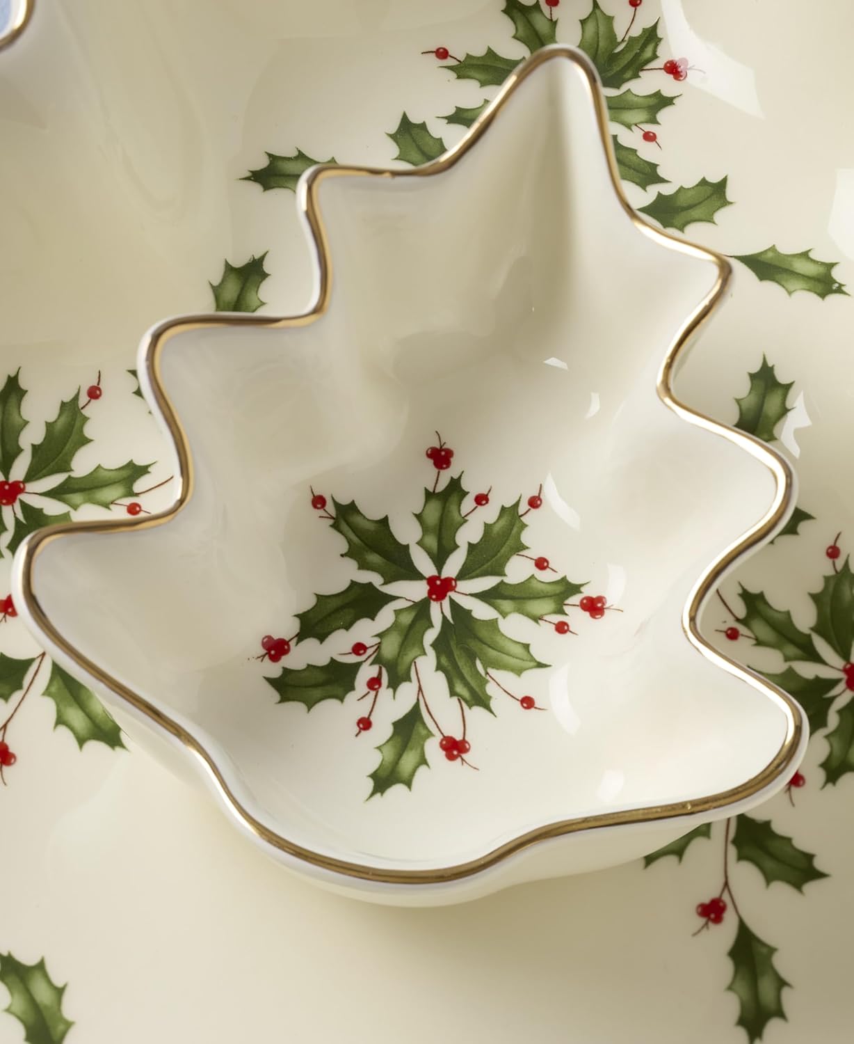 Serveware, Hosting The Holidays Cheese Plate & Knife Set, Service for 1, Ivory Porcelain, Dishwasher Safe, 6.75 Inch Diameter, Christmas Decorations, Christmas Decor (White/Green/Red, 2 Pieces)