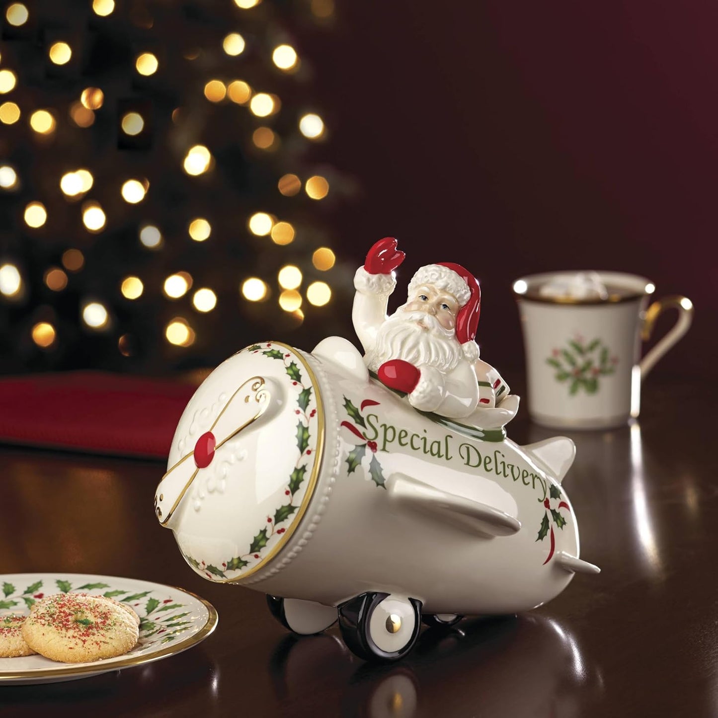 Serveware, Hosting The Holidays Cheese Plate & Knife Set, Service for 1, Ivory Porcelain, Dishwasher Safe, 6.75 Inch Diameter, Christmas Decorations, Christmas Decor (White/Green/Red, 2 Pieces)