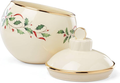 Serveware, Hosting The Holidays Cheese Plate & Knife Set, Service for 1, Ivory Porcelain, Dishwasher Safe, 6.75 Inch Diameter, Christmas Decorations, Christmas Decor (White/Green/Red, 2 Pieces)