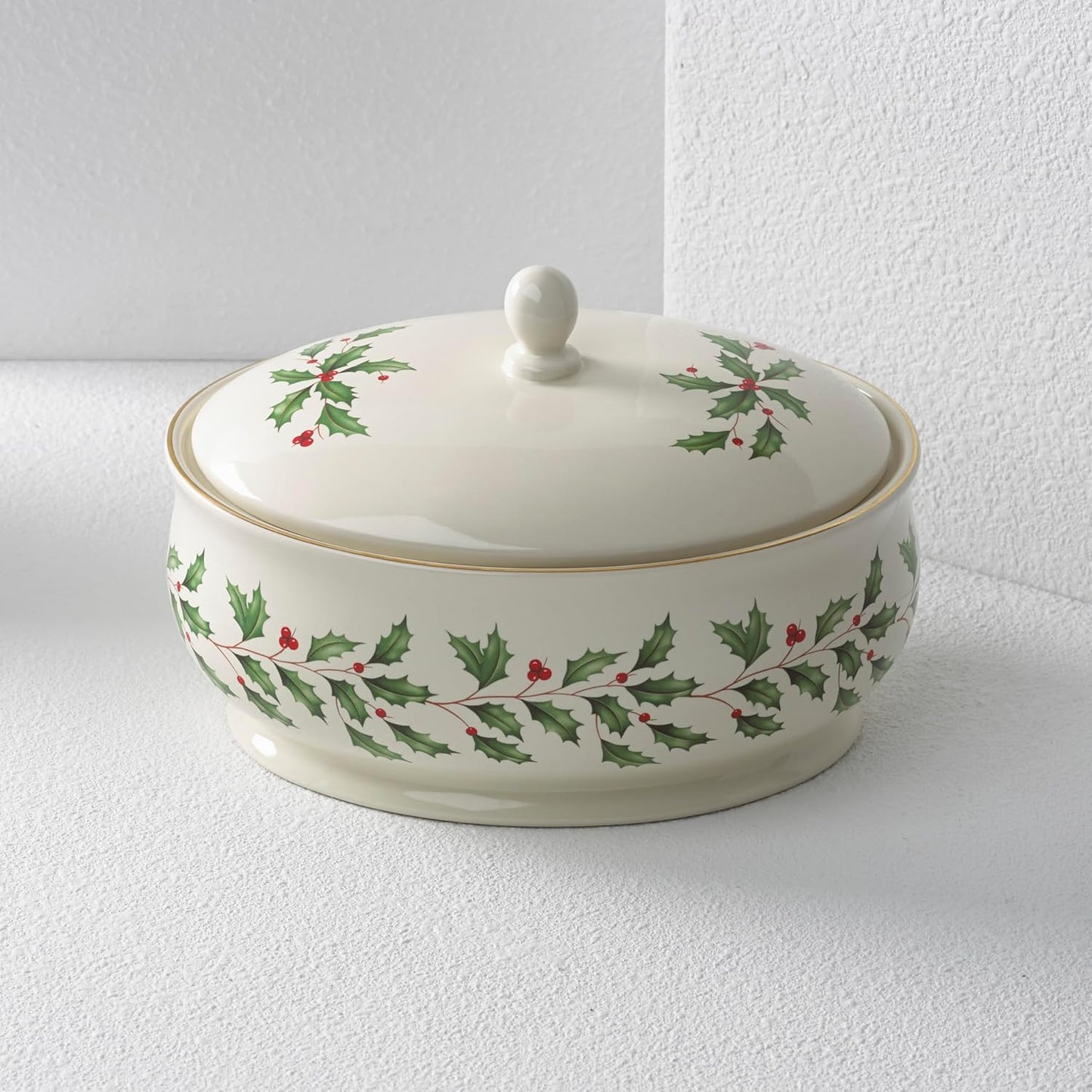 Serveware, Hosting The Holidays Cheese Plate & Knife Set, Service for 1, Ivory Porcelain, Dishwasher Safe, 6.75 Inch Diameter, Christmas Decorations, Christmas Decor (White/Green/Red, 2 Pieces)