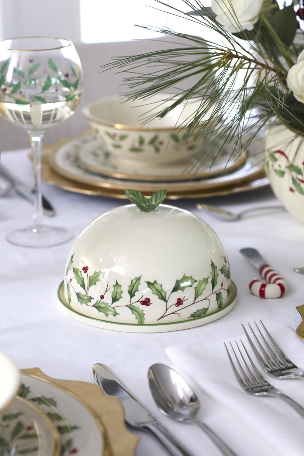 Serveware, Hosting The Holidays Cheese Plate & Knife Set, Service for 1, Ivory Porcelain, Dishwasher Safe, 6.75 Inch Diameter, Christmas Decorations, Christmas Decor (White/Green/Red, 2 Pieces)