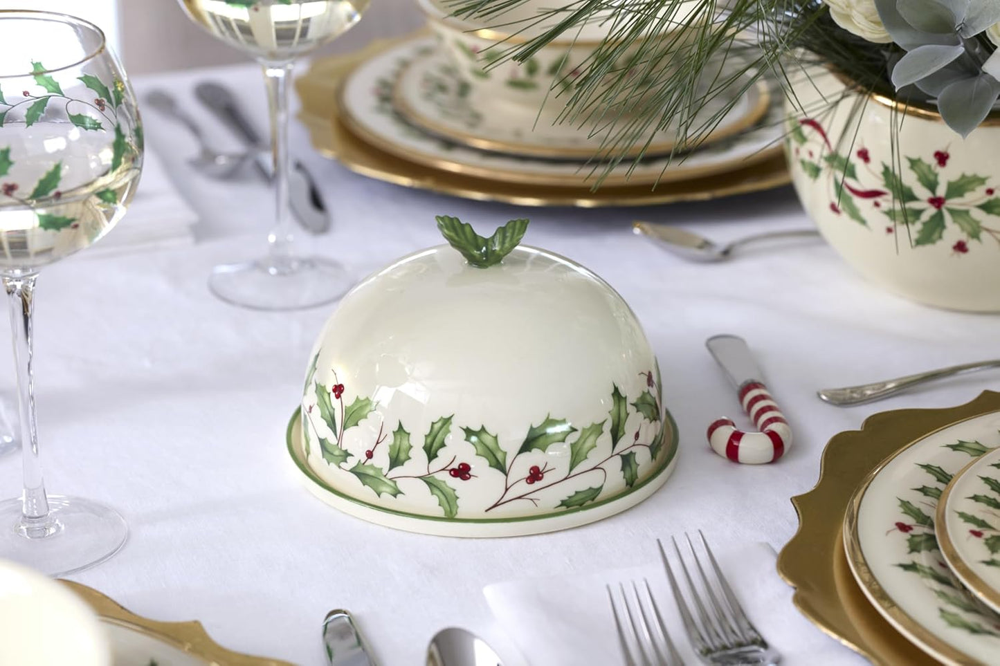 Serveware, Hosting The Holidays Cheese Plate & Knife Set, Service for 1, Ivory Porcelain, Dishwasher Safe, 6.75 Inch Diameter, Christmas Decorations, Christmas Decor (White/Green/Red, 2 Pieces)
