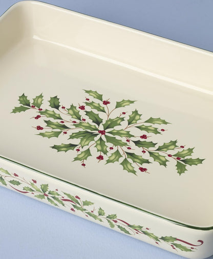 Serveware, Hosting The Holidays Cheese Plate & Knife Set, Service for 1, Ivory Porcelain, Dishwasher Safe, 6.75 Inch Diameter, Christmas Decorations, Christmas Decor (White/Green/Red, 2 Pieces)