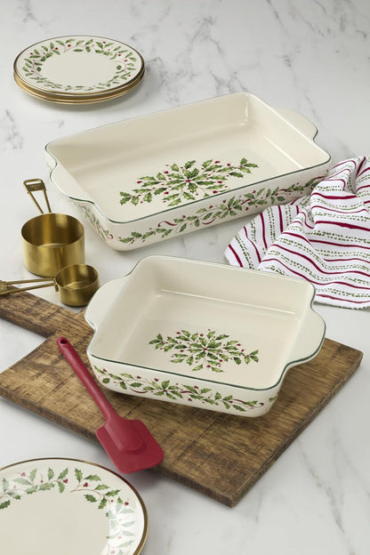 Serveware, Hosting The Holidays Cheese Plate & Knife Set, Service for 1, Ivory Porcelain, Dishwasher Safe, 6.75 Inch Diameter, Christmas Decorations, Christmas Decor (White/Green/Red, 2 Pieces)