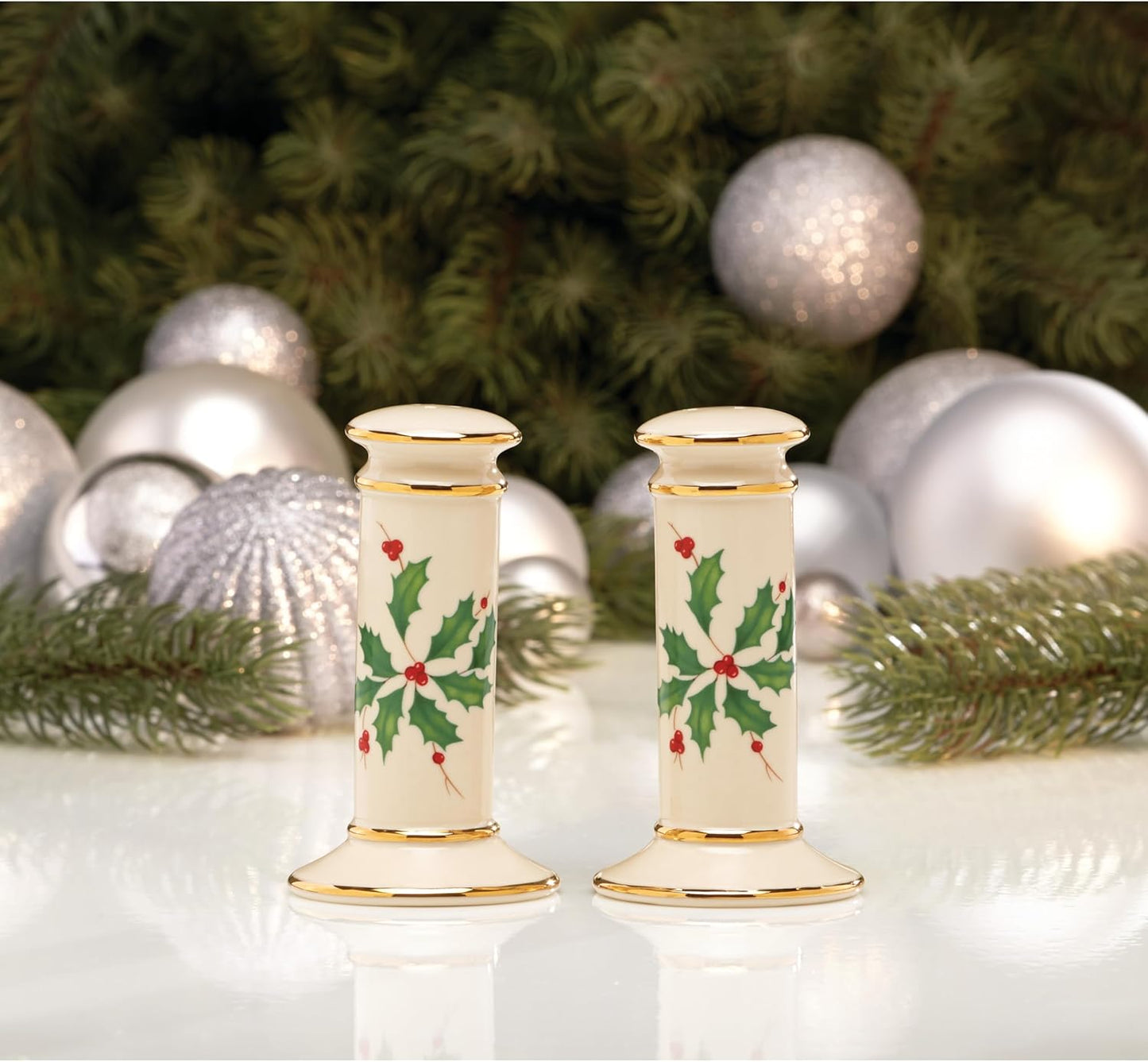 Serveware, Hosting The Holidays Cheese Plate & Knife Set, Service for 1, Ivory Porcelain, Dishwasher Safe, 6.75 Inch Diameter, Christmas Decorations, Christmas Decor (White/Green/Red, 2 Pieces)