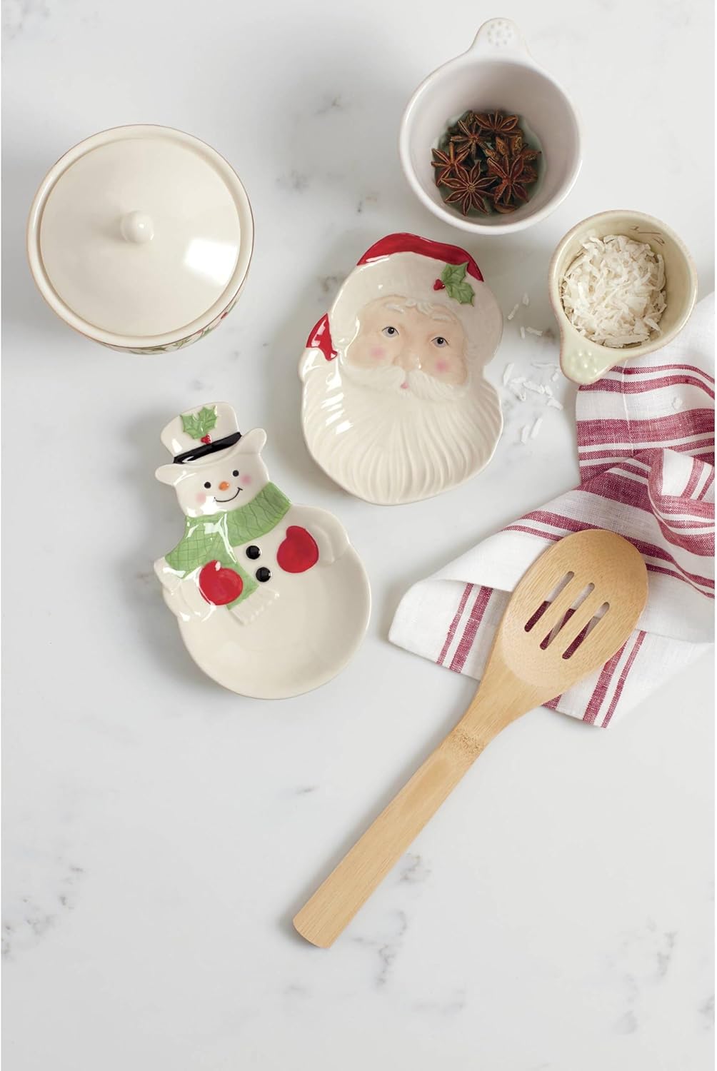 Serveware, Hosting The Holidays Cheese Plate & Knife Set, Service for 1, Ivory Porcelain, Dishwasher Safe, 6.75 Inch Diameter, Christmas Decorations, Christmas Decor (White/Green/Red, 2 Pieces)