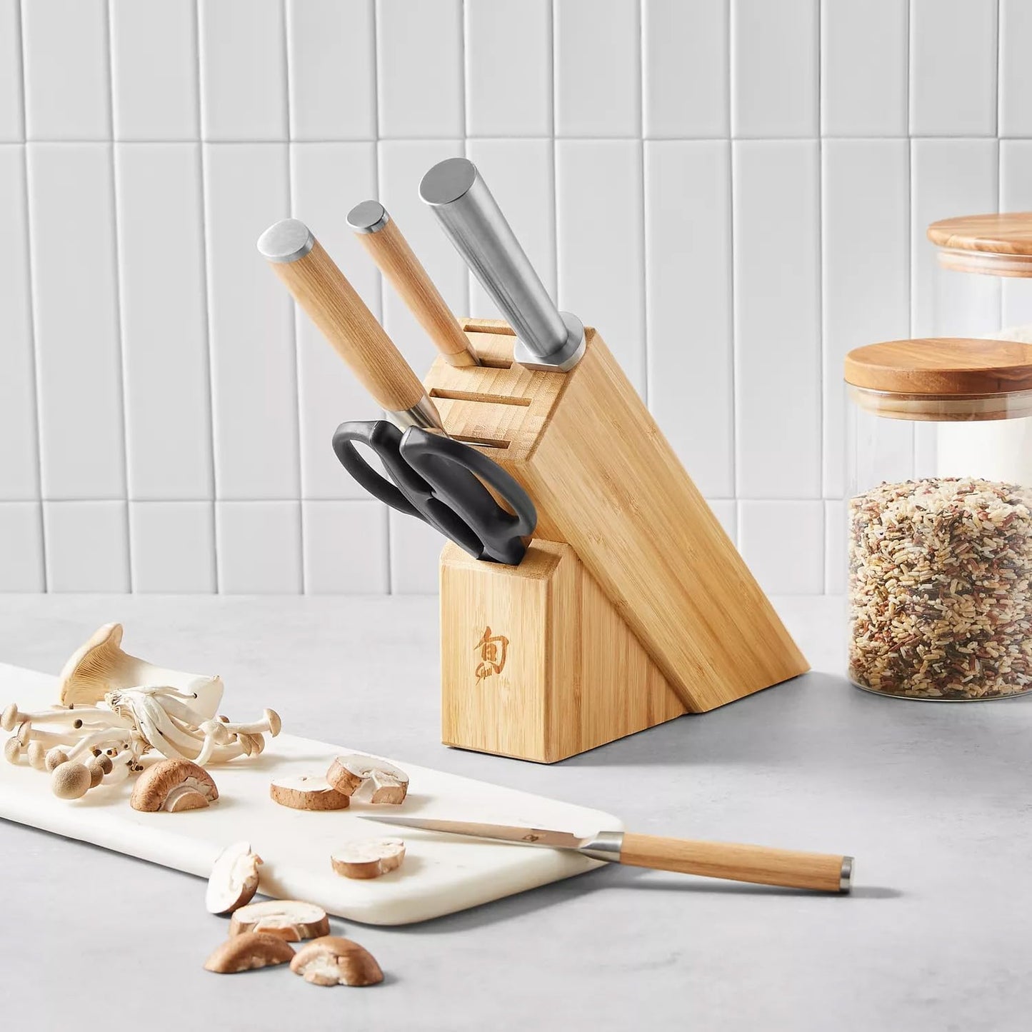 Classic Blonde 6-Piece Knife Block Set with Damascus Steel | Includes 8" Chef's, 4" Paring, 6" Serrated Utility Knife & Shears, Damascus Stainless Steel Cladding, Pakkawood Handle