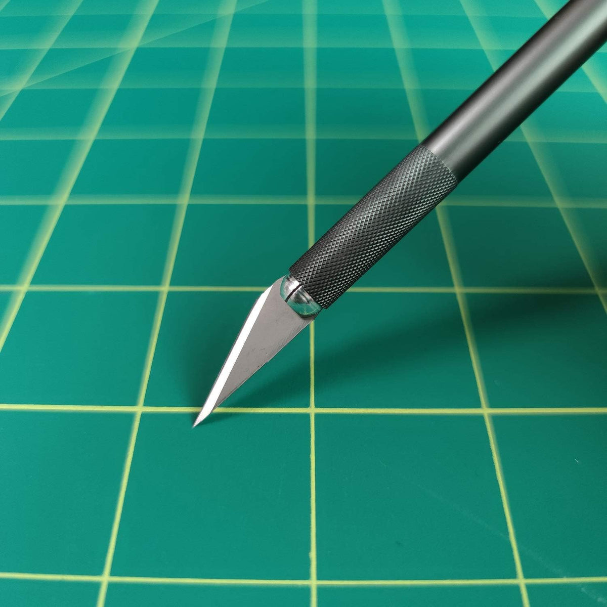 9'' × 12'' Professional Self Healing Cutting Double Sided 5-Ply Mat, Best Gridded Rotary Cutting Board for Quilting, Sewing, Craft, Fabric & Scrapbooking (Green/Black)…
