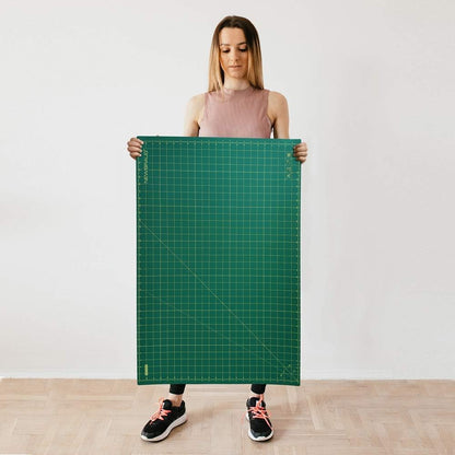 9'' × 12'' Professional Self Healing Cutting Double Sided 5-Ply Mat, Best Gridded Rotary Cutting Board for Quilting, Sewing, Craft, Fabric & Scrapbooking (Green/Black)…