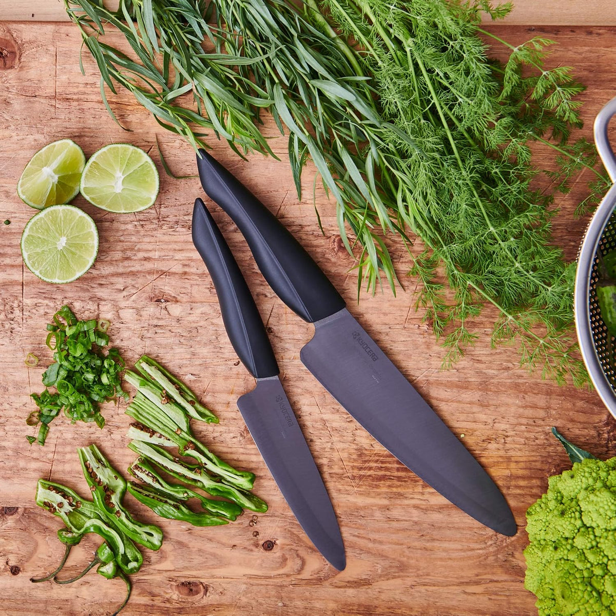 INNOVATIONblack Kitchen Chef's Santoku: All-Purpose Ceramic Blade
