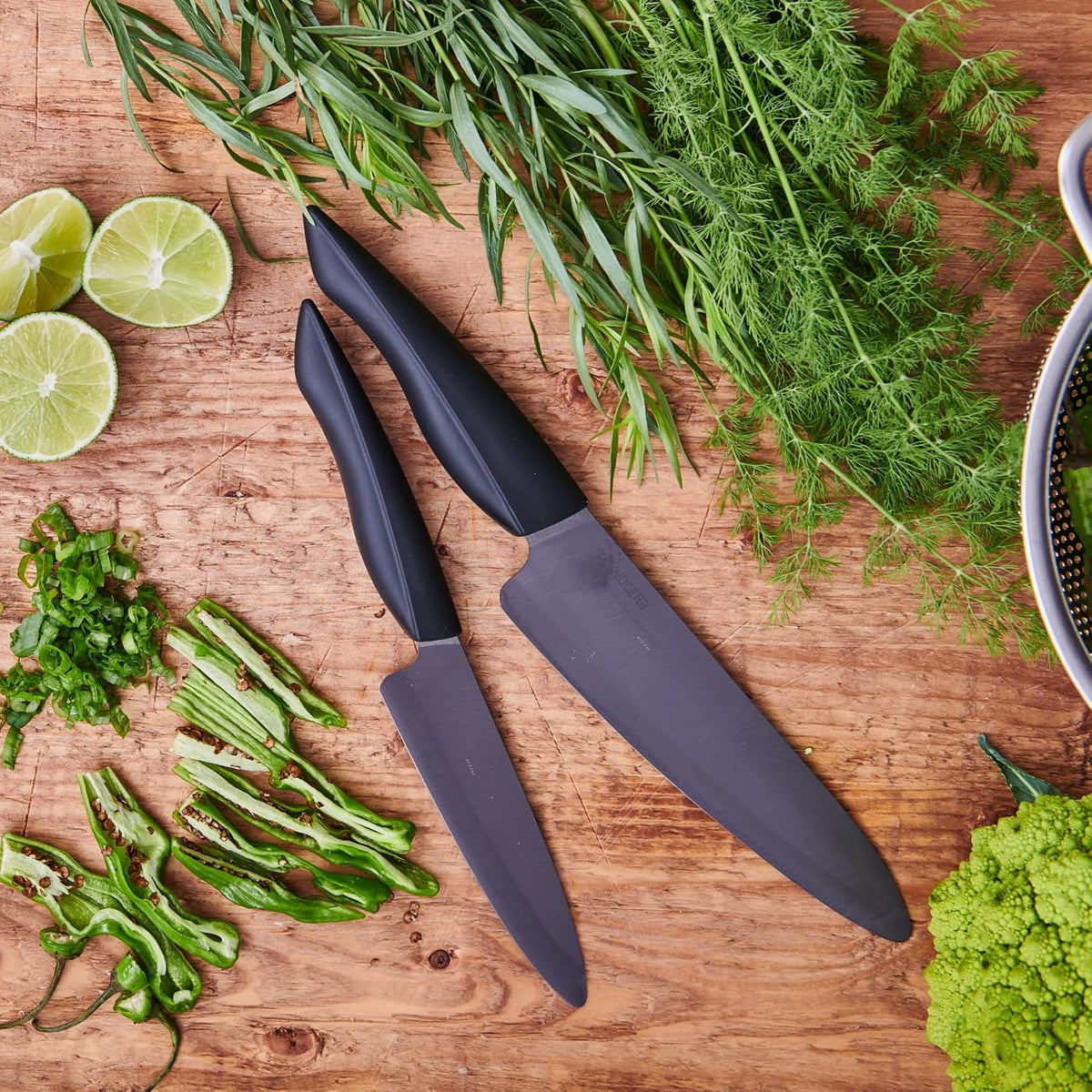 INNOVATIONblack Kitchen Chef's Santoku: All-Purpose Ceramic Blade
