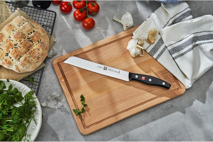 Twin Signature 8-inch Bread Knife, Cake Knife, Razor-Sharp, Made in Company-Owned German Factory with Special Formula Steel perfected for almost 300 Years, Dishwasher Safe, Black