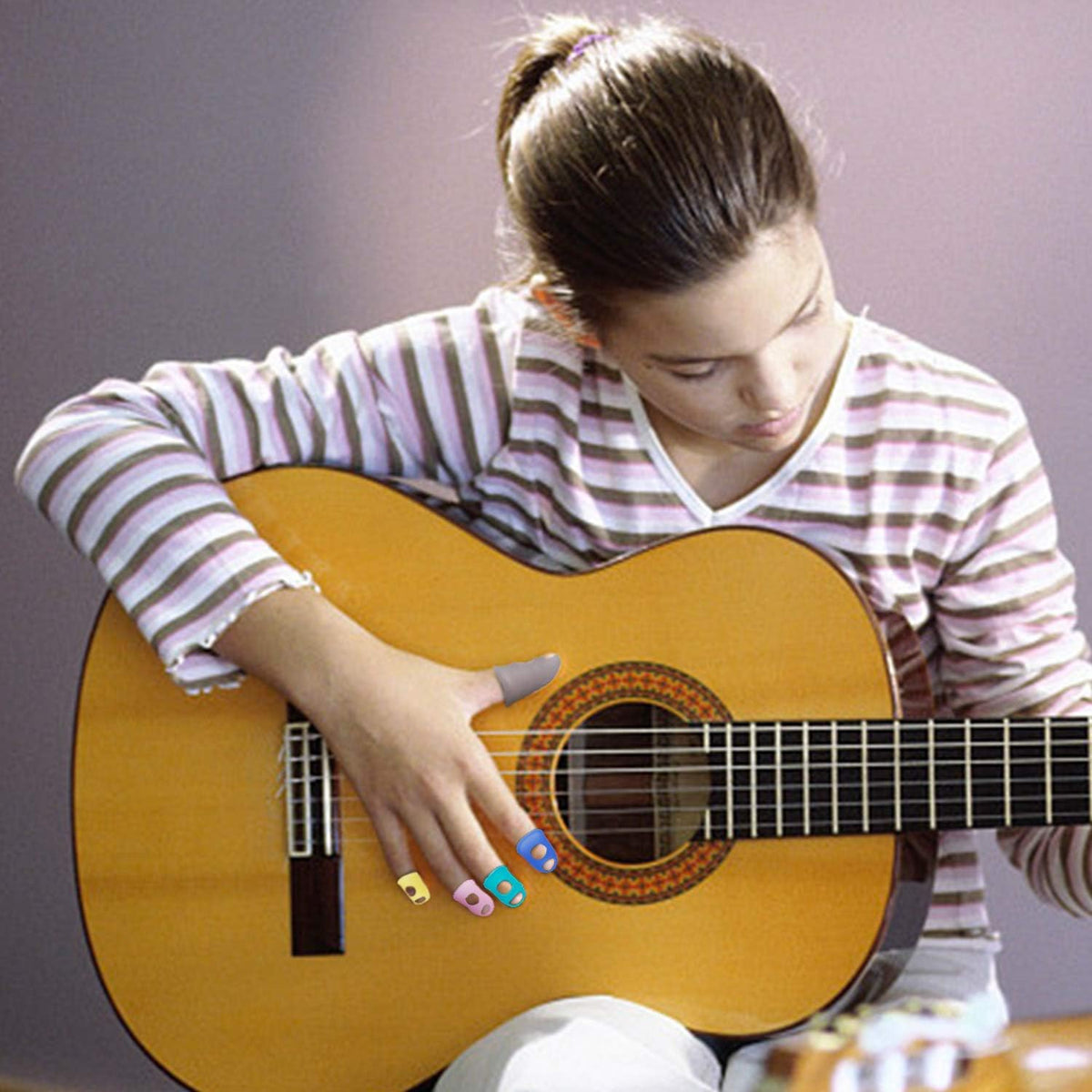 50pcs Silicone Guitar Finger Guards 5 Sizes Fingertip Protectors | Finger Covers Caps, With picks, For Acoustic Stringed Instruments Players, Sew Embroidery Use, Anti Slip Pain Relief