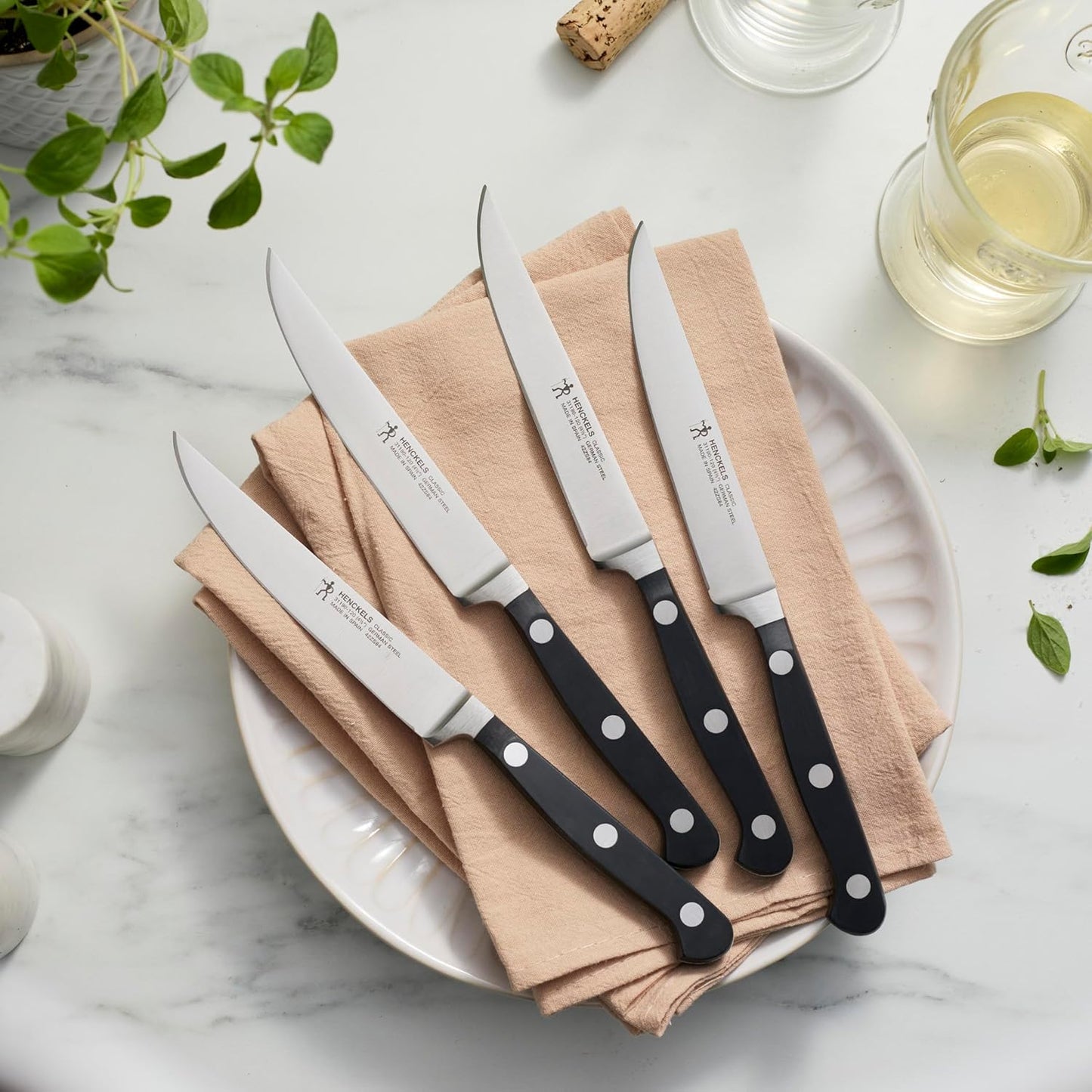 Classic Steak Knives Set of 4, Razor-Sharp, German Engineered | Fully Forged Construction Provides Balance with Traditional Triple-Rivet Handles Enables Comfortable Easy Cutting.
