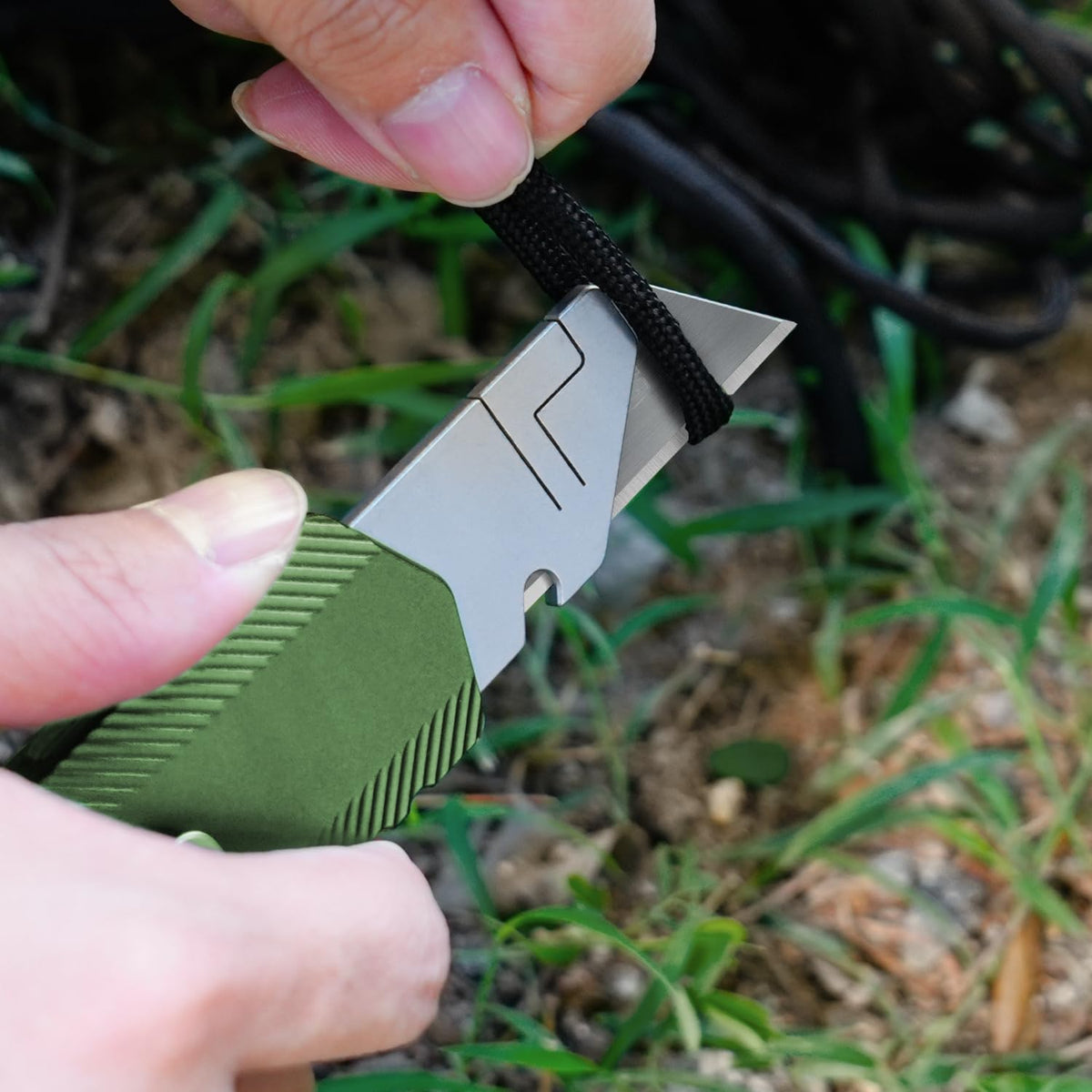 Aluminum Alloy Utility Knife, Retractable Box Cutter,Pocket Knife Replaceable Blade EDC Razor Knife with 10pcs Blades（GREEN）