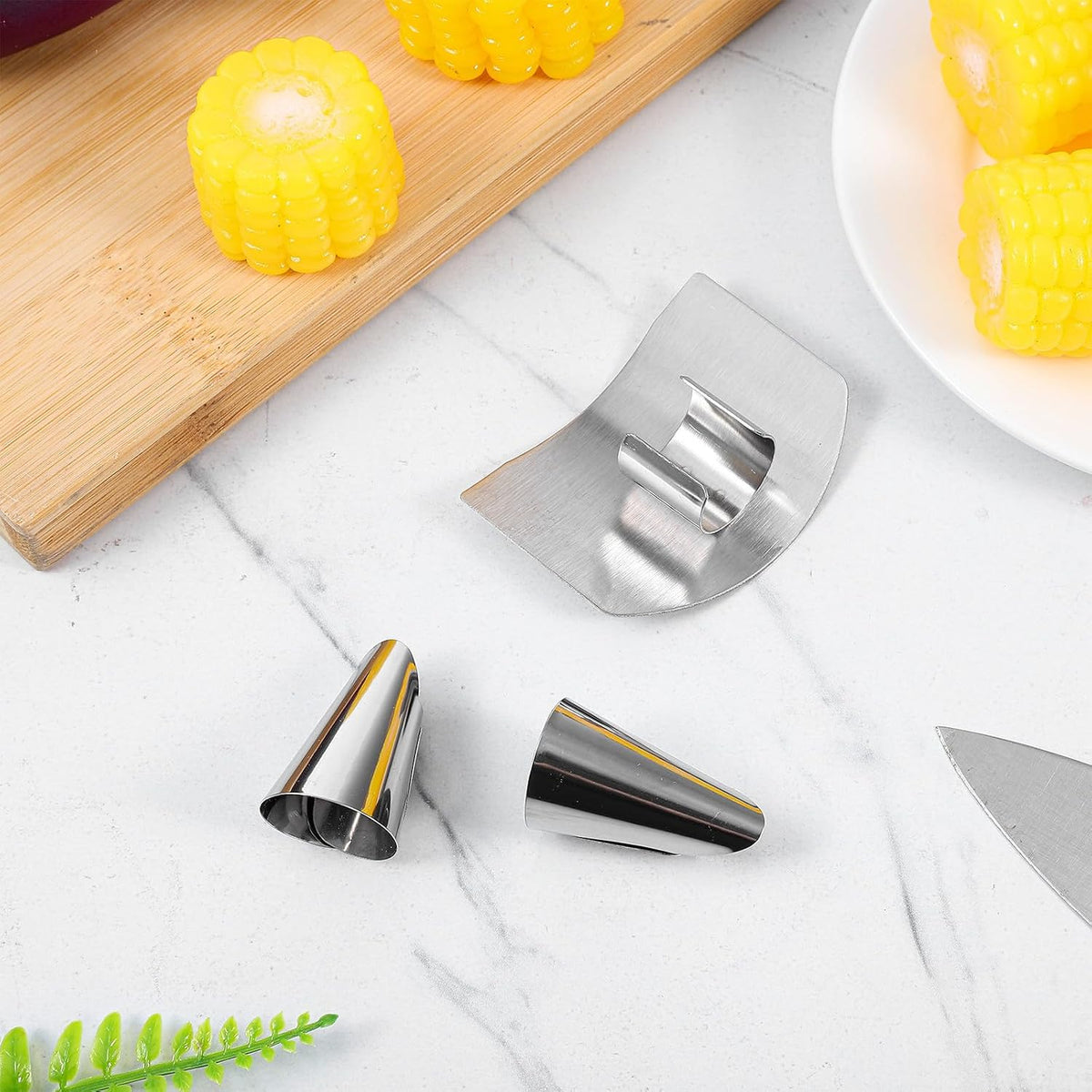 Stainless Finger Protector Finger Guards for Cutting Food Kitchen Guard for Slicing Vegetables Fruits and Meat Ergonomic Cover Kitchen Tool for Safe Food Prep