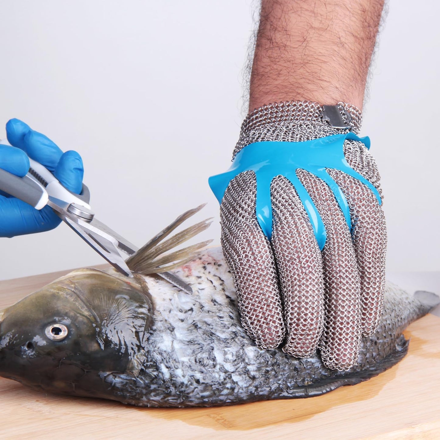 Cut Resistant Gloves Food Grade Stainless Steel Metal Mesh Chainmail Gloves for Butcher Meat Cutting Fish Filleting Oyster Shucking Clothing Cutting and Leather Processing(Medium (Pack of 1))
