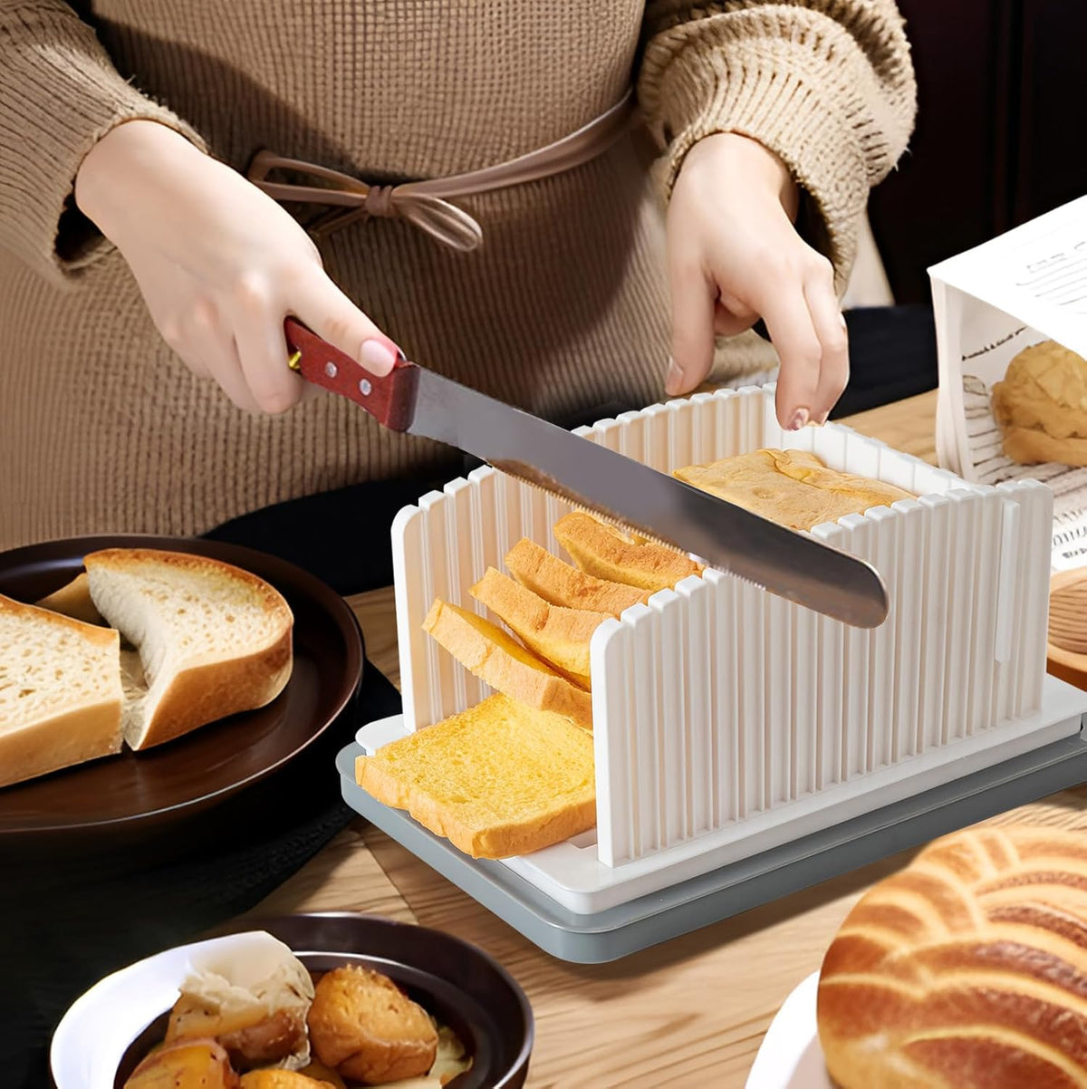 Heavily Upgraded Bread Slicer for Homemade Bread, Foldable plastic bread slicer, Adjustable width and guide rail, Suitable for homemade bread, sandwiches, bagels and cakes, Dishwasher Safe