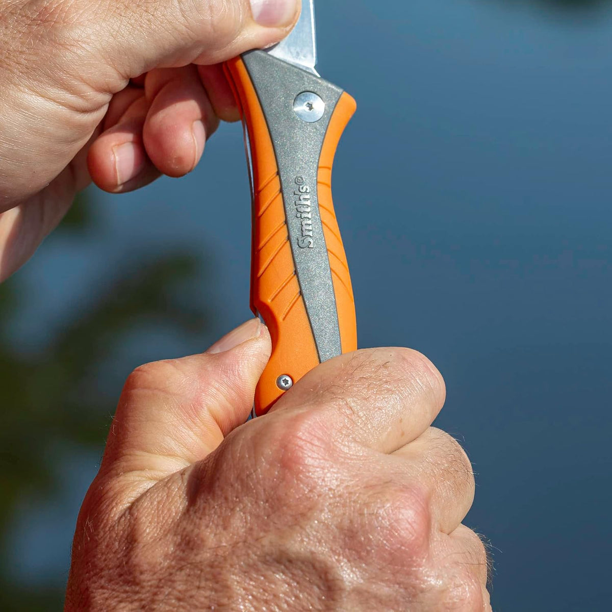Smith’s RegalRiver 4-Inch Folding Flex Fillet Knife – Green – Stainless Steel Locking Blade – Pocket Knife – Fisherman Accessory – Carabiner – Portable – Fish Cleaning & Deboning