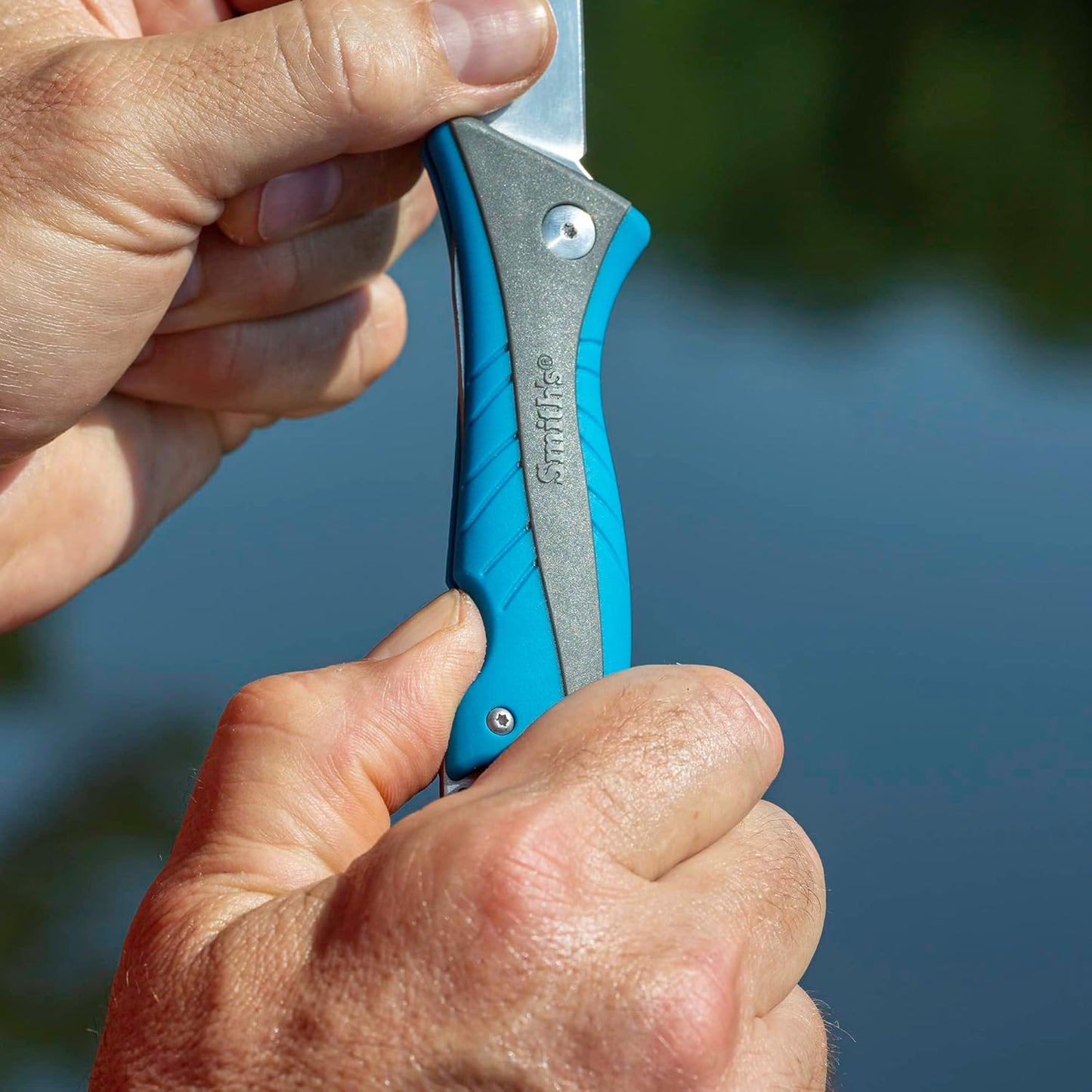 Smith’s RegalRiver 4-Inch Folding Flex Fillet Knife – Green – Stainless Steel Locking Blade – Pocket Knife – Fisherman Accessory – Carabiner – Portable – Fish Cleaning & Deboning